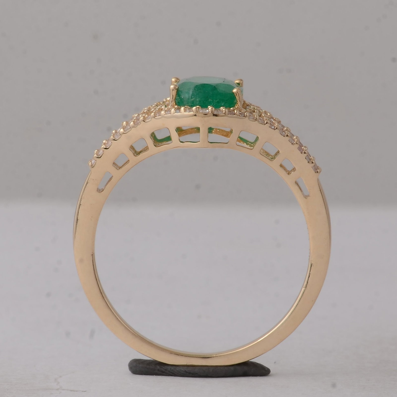 1.50 Ct Oval Emerald 9K Gold Ring - 3
