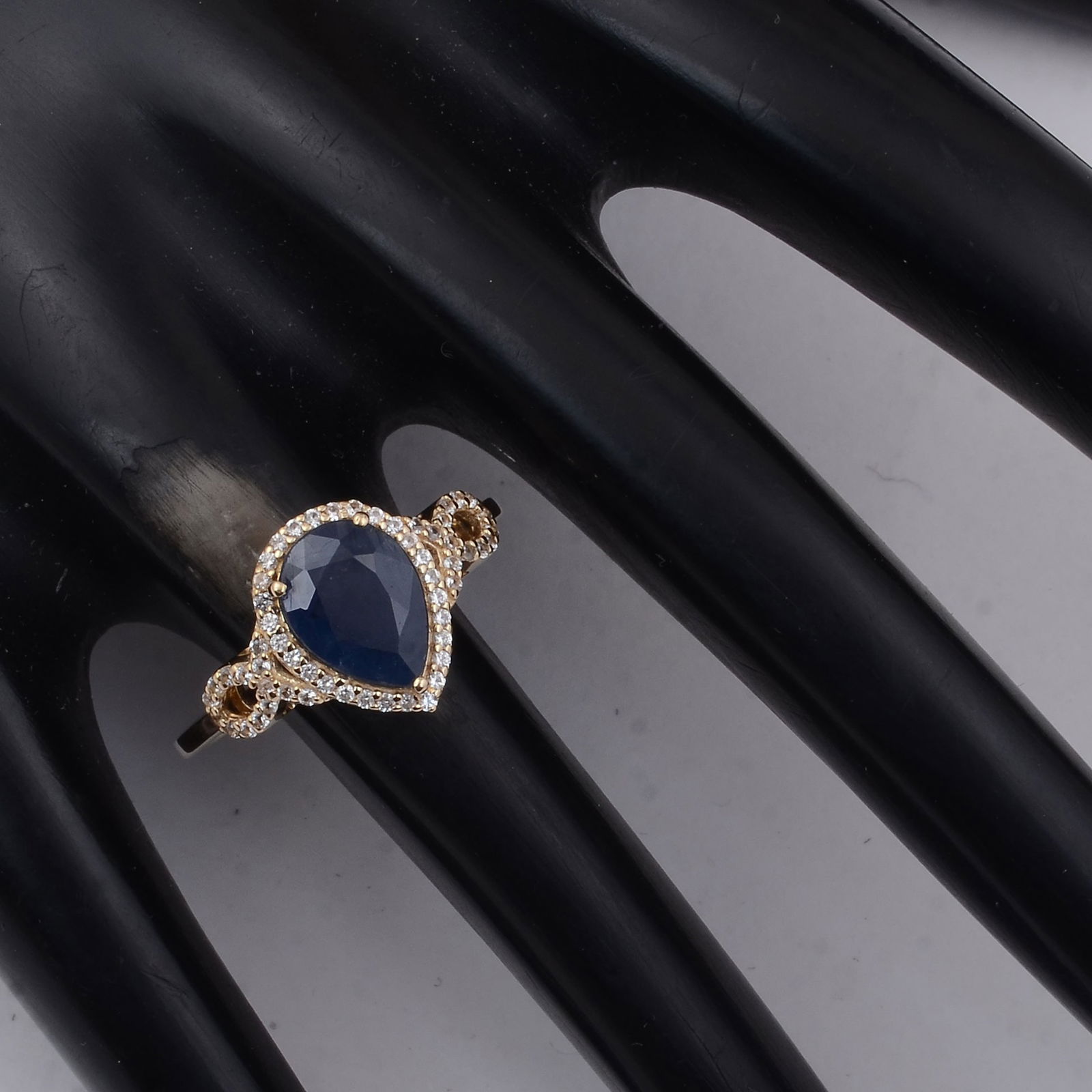 2.53 Ct Pear Sapphire 9K Gold Ring - 2