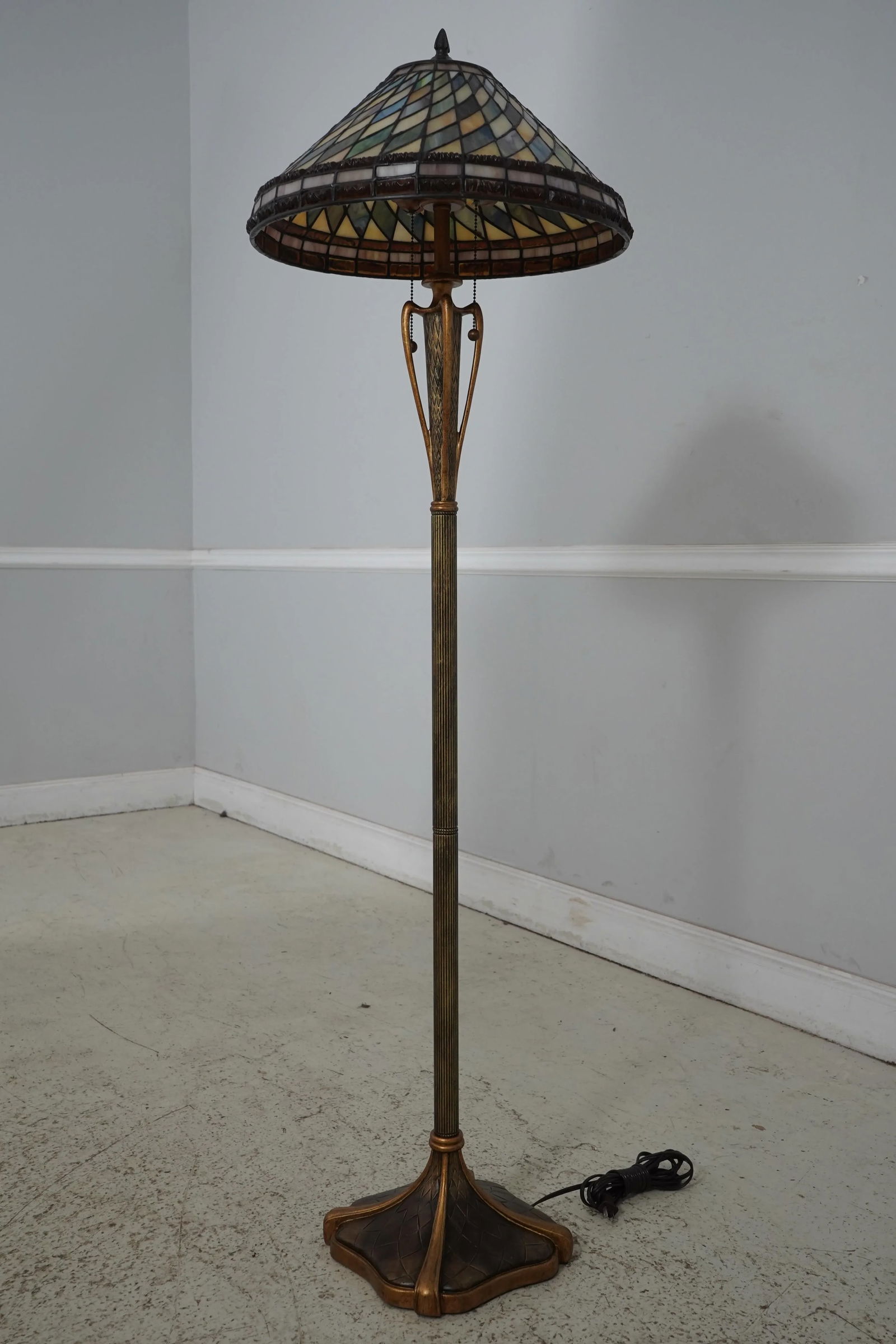 Quality Tiffany Style Art Nouveau Stained Glass Floor Lamp - 2