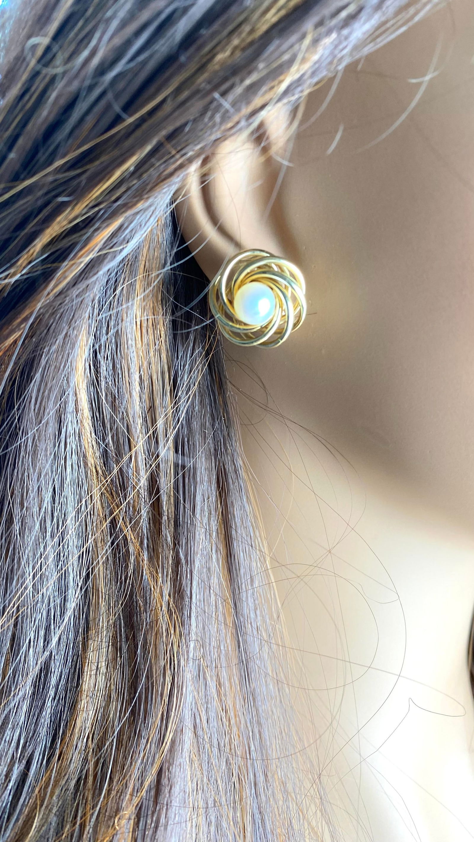 Vintage Tiffany and Co. 14k Yellow Gold Pearl Lever-Back Earrings - 2 Pieces - 10