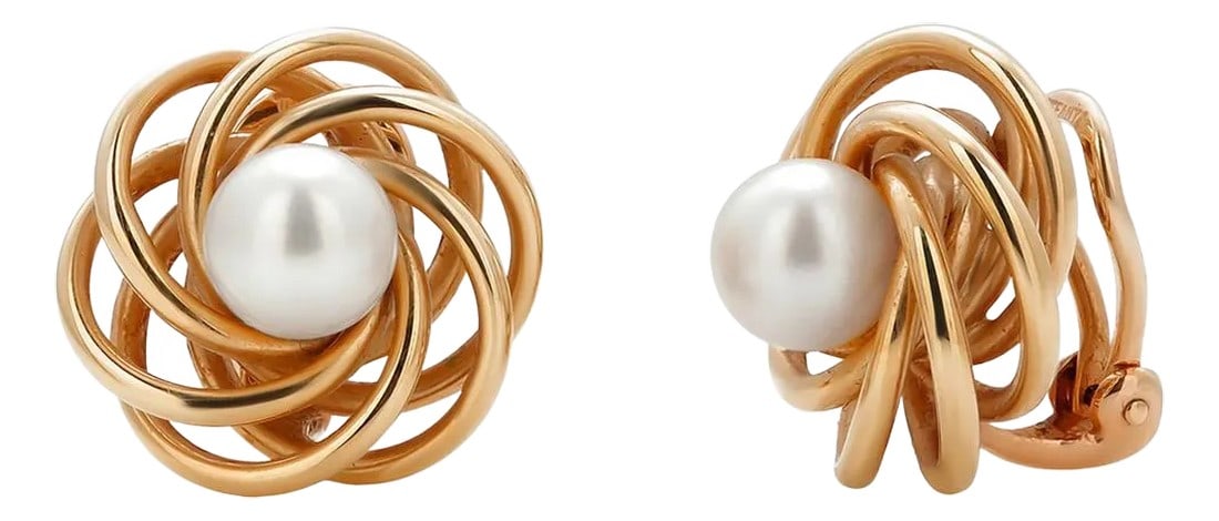 Vintage Tiffany and Co. 14k Yellow Gold Pearl Lever-Back Earrings - 2 Pieces: A Timeless Expression of Elegance Experience the enduring sophistication of Tiffany & Co. with these exquisite 14K Yellow Gold Pearl Lever-Back Earrings. Perfectly marrying classic design with the