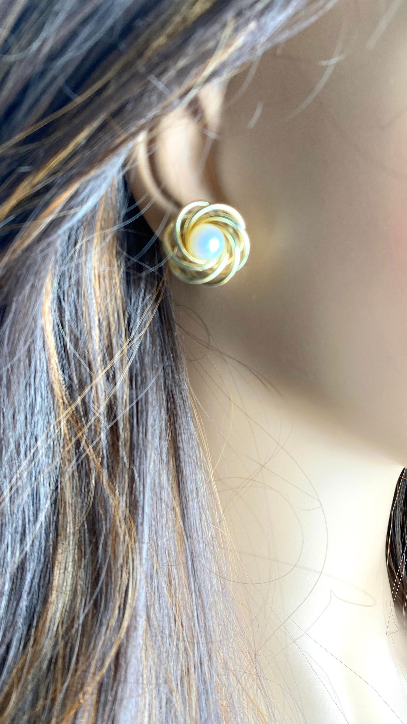 Vintage Tiffany and Co. 14k Yellow Gold Pearl Lever-Back Earrings - 2 Pieces - 6