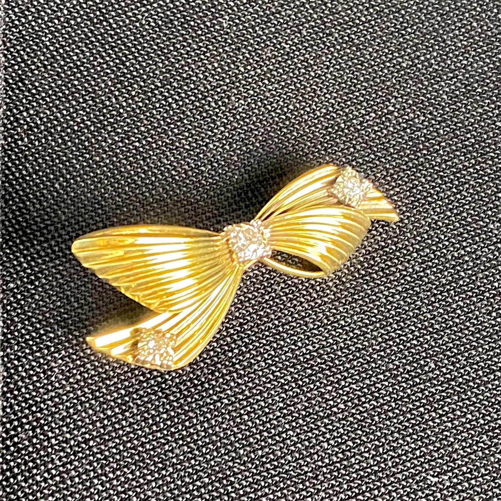 Vintage Tiffany and Co. 14k Yellow Gold Diamond Bow Love Knot Brooch - 4
