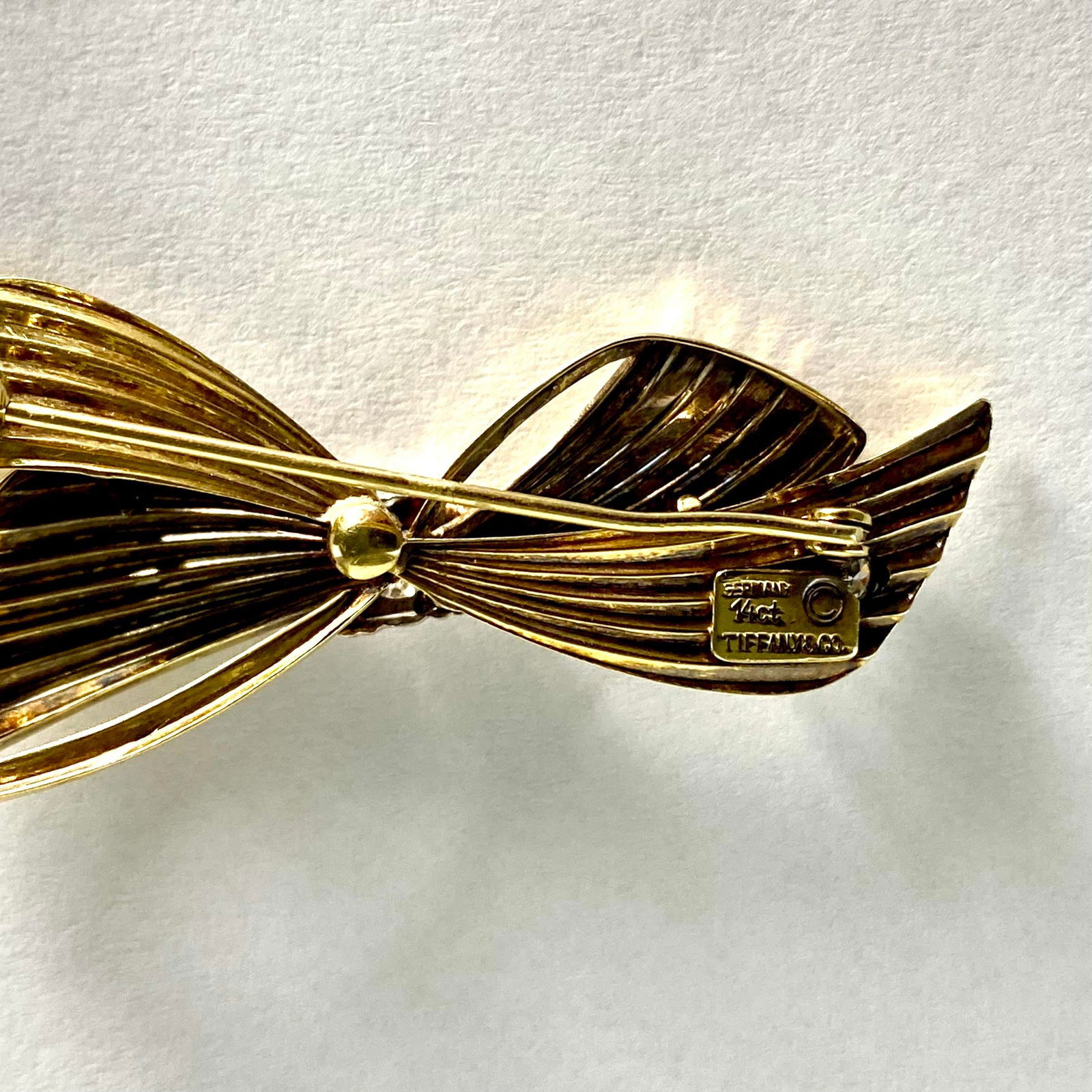 Vintage Tiffany and Co. 14k Yellow Gold Diamond Bow Love Knot Brooch - 6