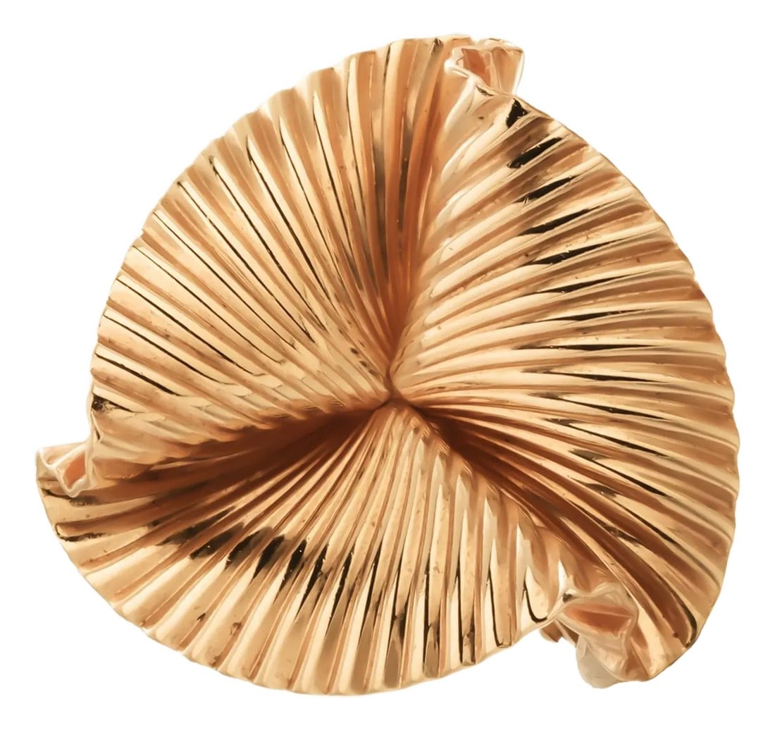 Vintage Tiffany & Co. 14k Yellow Gold Ribbon Brooch 1.5 Inches Diameter: Elevate your jewelry collection with this Vintage Tiffany & Co. Ribbon Brooch, crafted in 14K yellow gold. Notable for its graceful bow form and discreet maker's marks, this piece merges the brand's