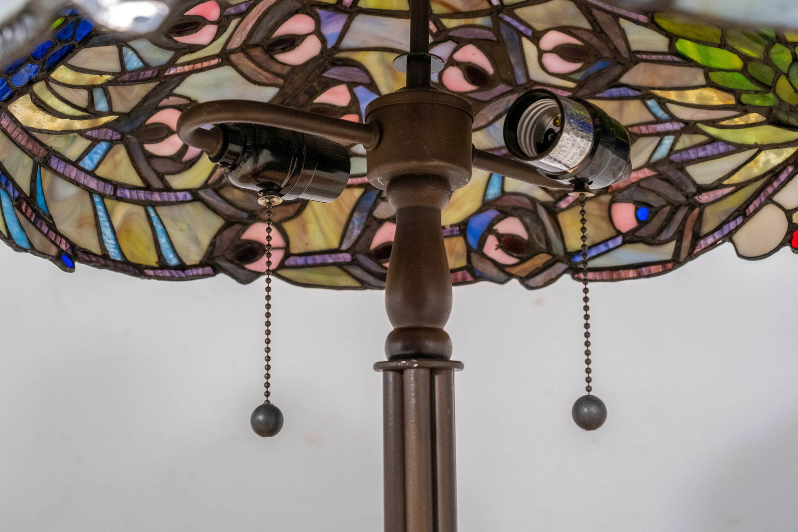 Vintage High Quality Tiffany Style Leaded Glass Lamp - 10