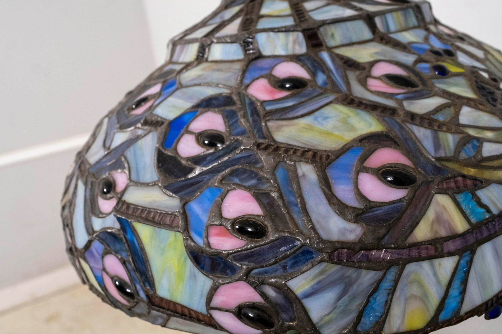 Vintage High Quality Tiffany Style Leaded Glass Lamp - 4