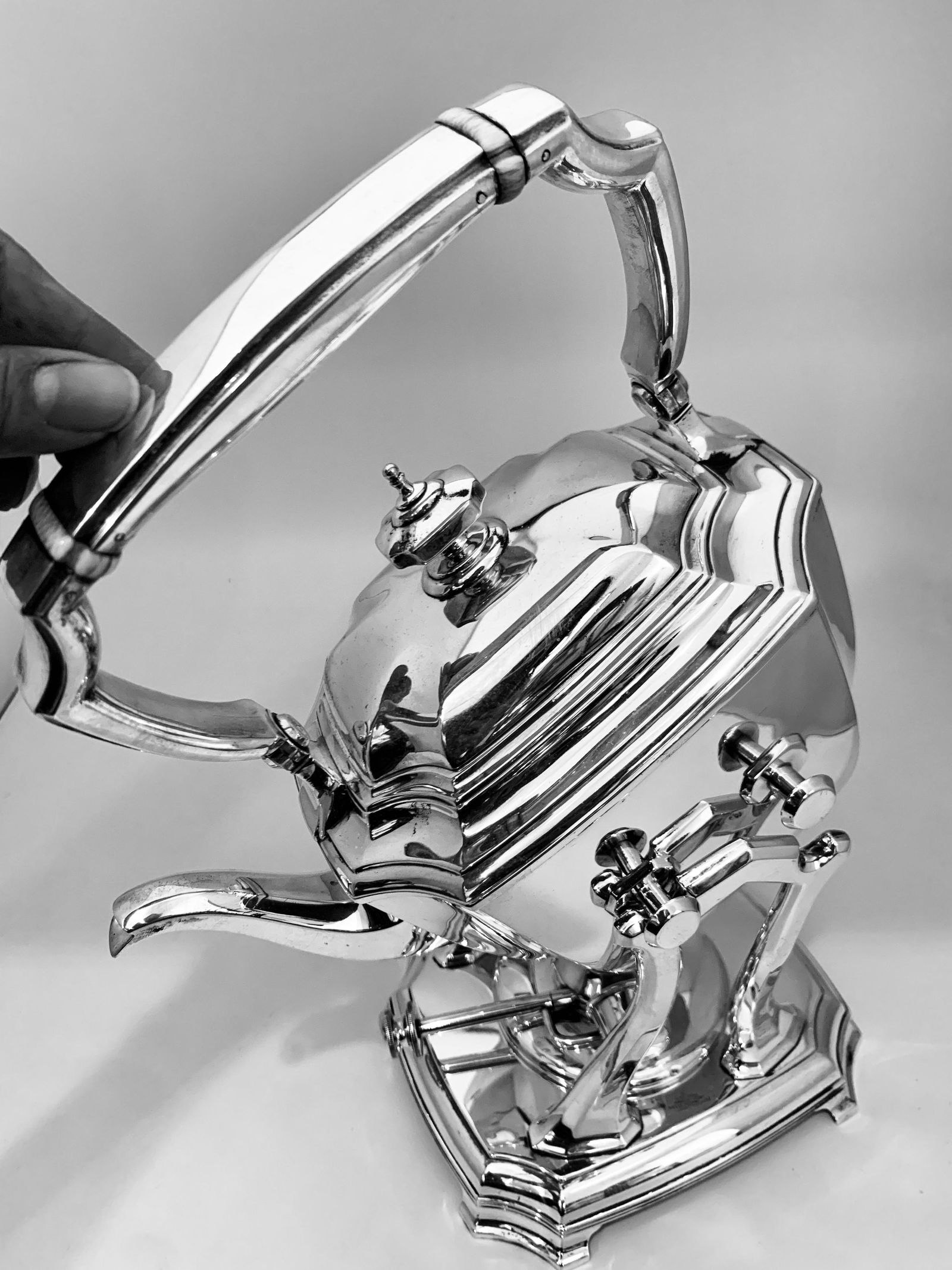 Mid 20th Century Six-Piece Tiffany & Co. Sterling Silver Kettle on Cradle W Serving Tray 7.3 Kg - 6