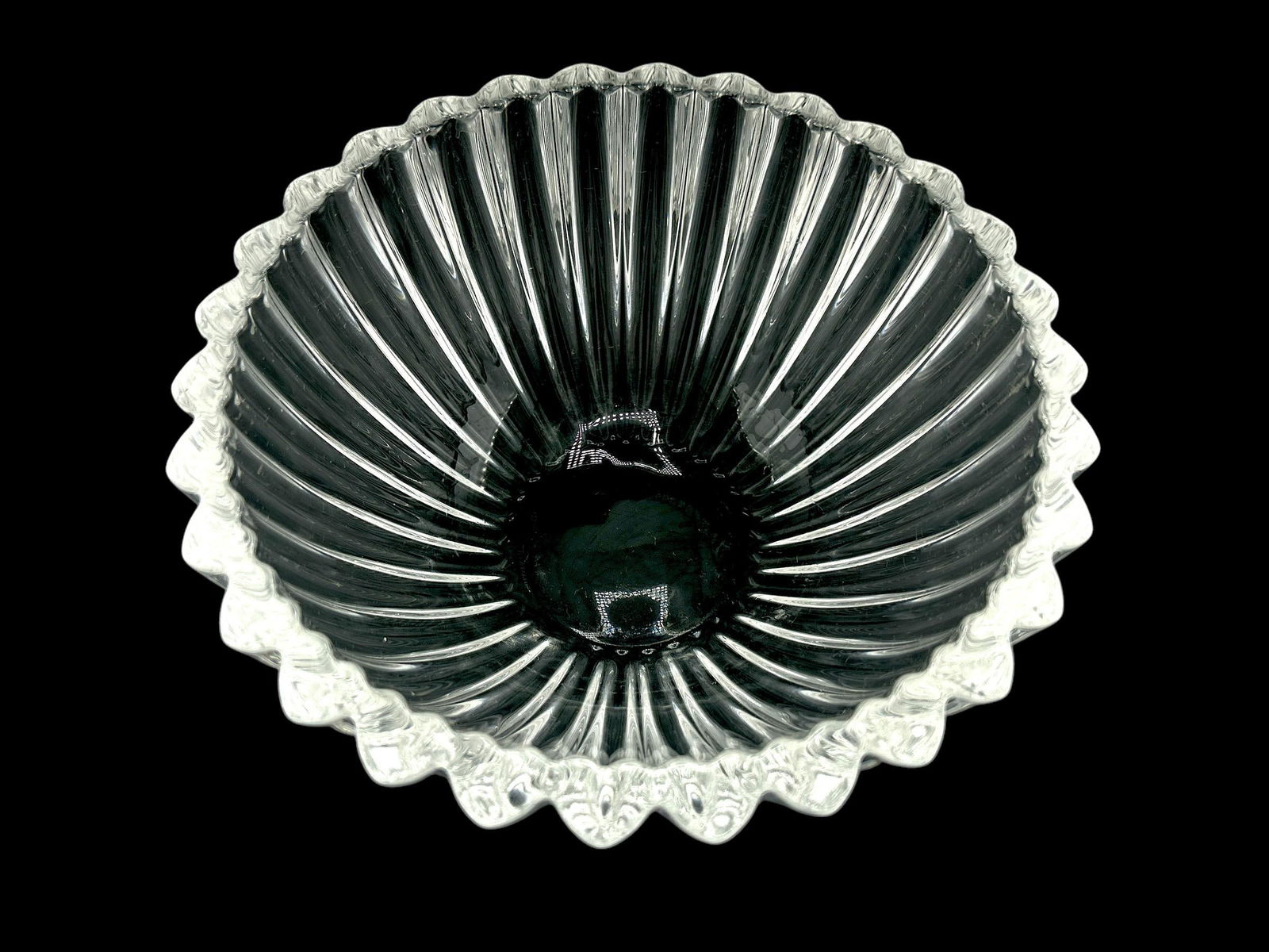 Tiffany & Co Fluted Crystal Bowl With Heart Shaped Edge - 4