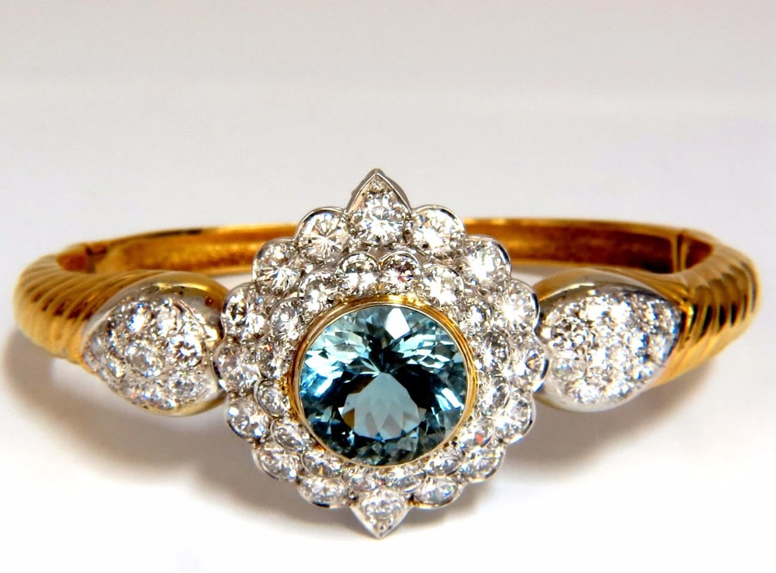Aquamarine diamonds bangle bracelet 18kt 15.50ct Natural Italian Cluster**: Title: Aquamarine diamonds bangle bracelet 18kt 15.50ct Natural Italian Cluster** Description: Italian Raised Cluster, elegant. 8.00ct. Natural Aquamarine Bangle Bracelet Vivid Aqua Blue,