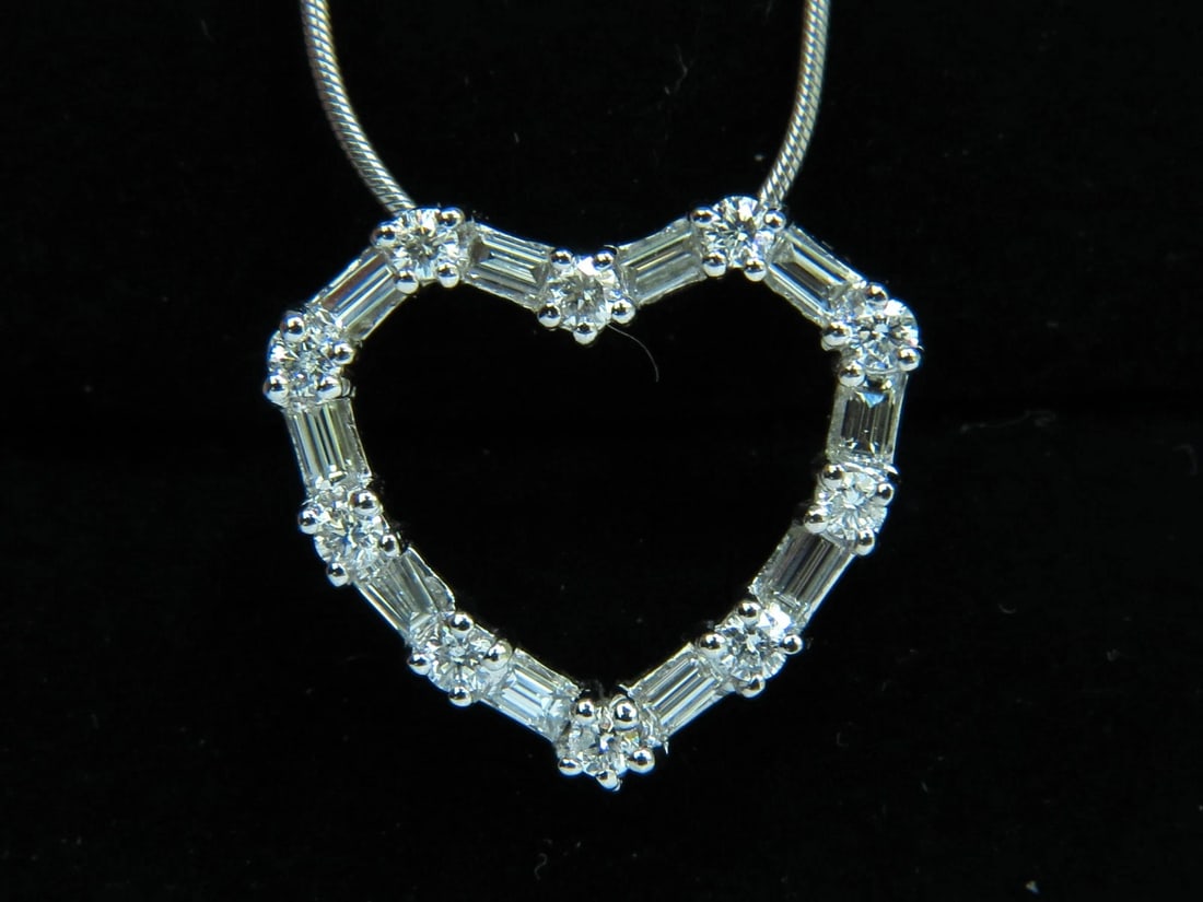 1.10CT DIAMONDS HEART PENDANT 14kt G VS 19'' 20X18MM +** - 2