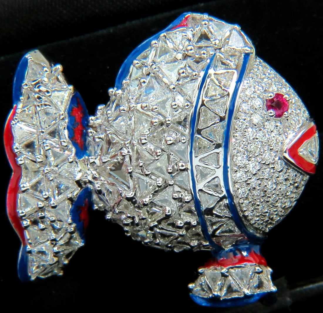 18KT 5.00CT 3D FISH TRIANGLE & ROUND DIAMONDS PENDANT PIN**: Title: 18KT 5.00CT 3D FISH TRIANGLE & ROUND DIAMONDS PENDANT PIN** Description: 5.00ct. Diamonds 3D fish pendant. Custom made Rounds and Trilliants H-color, Vs-2 clarity 3D domed effect Excellent