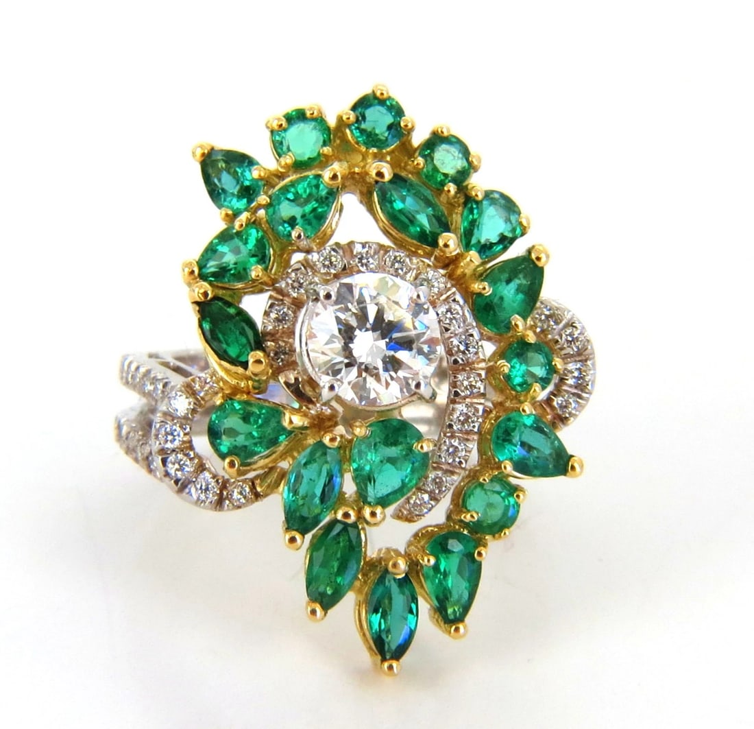 GIA certified 4.06ct. Emerald & Diamonds Cocktail Cluster ring 18kt (1 of 8)
