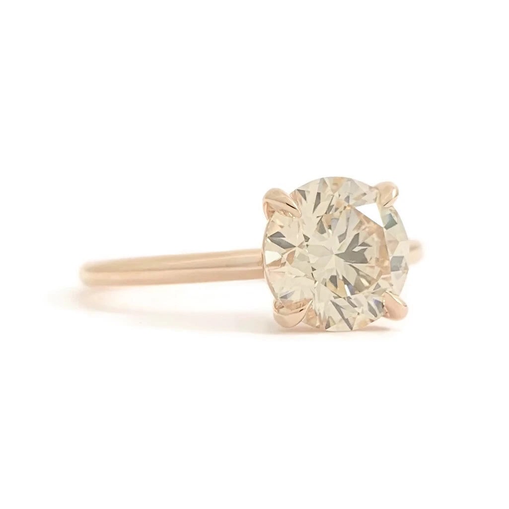 Round Solitaire Champagne Diamond Engagement Ring 14K Rose Gold, 1.50 CT: Round Solitaire Champagne Diamond Engagement Ring 14K Rose Gold, 1.50 CT This is a gorgeous diamond engagement ring! Diamonds: 1 round brilliant cut 1.50 ct, champagne, VS2 Metal: 14K rose gold Weight