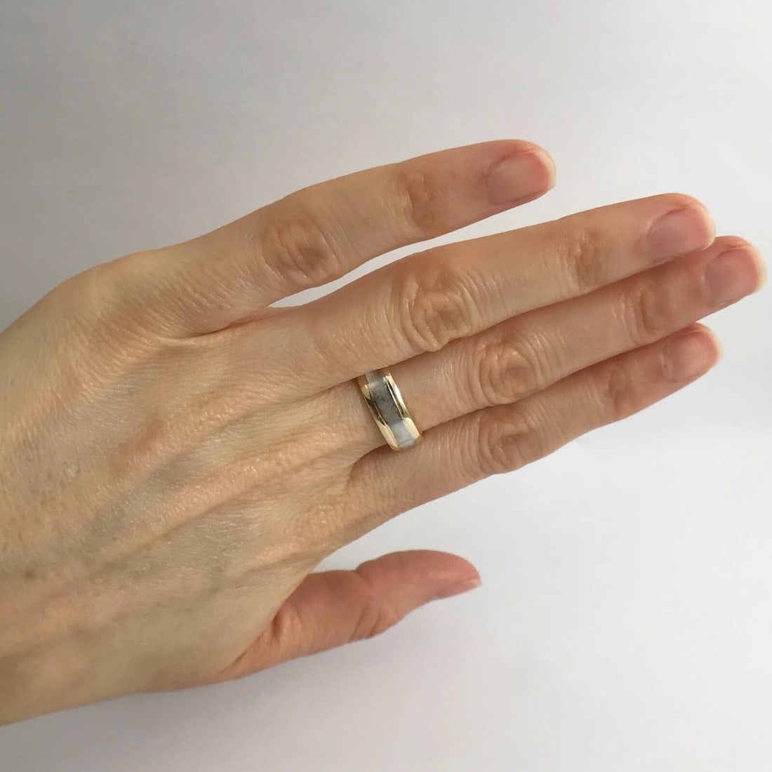 Men's Two-Tone Wedding Band Ring 14K Yellow White Gold Size 8, 5.9 mm, 7.6 Grams - 4