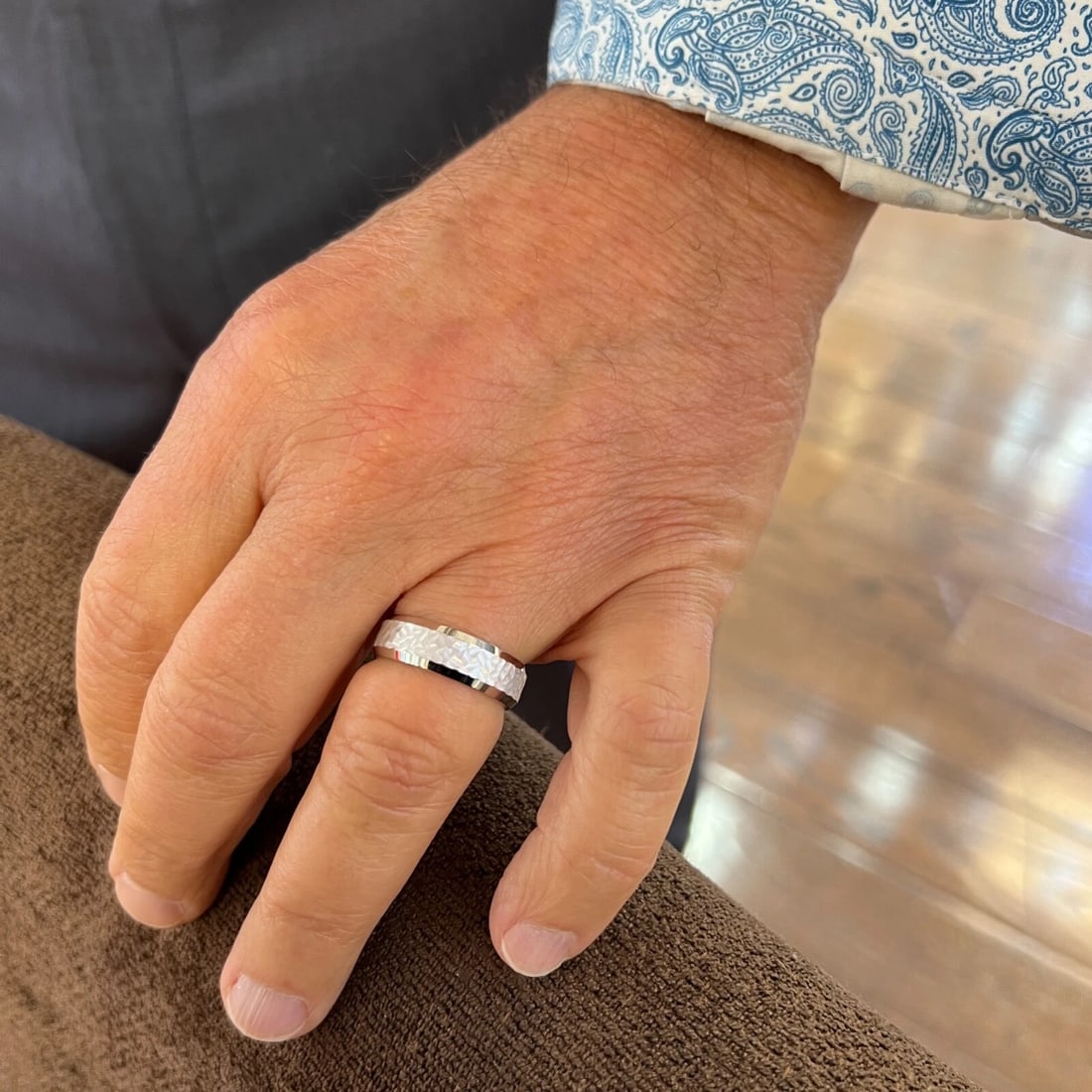 Men's Wide Hammered Beveled Edge Wedding Band Ring 14K White Gold, Size 10, 7 mm - 4