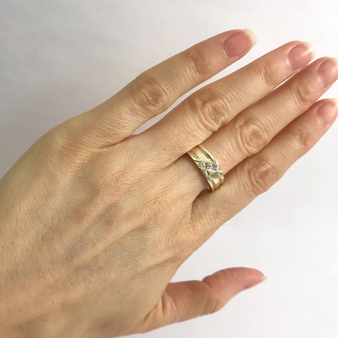 Men's 3-Stone CZ Cubic Zirconia Wedding Band Ring 14K Yellow Gold, 3.89 Grams - 4