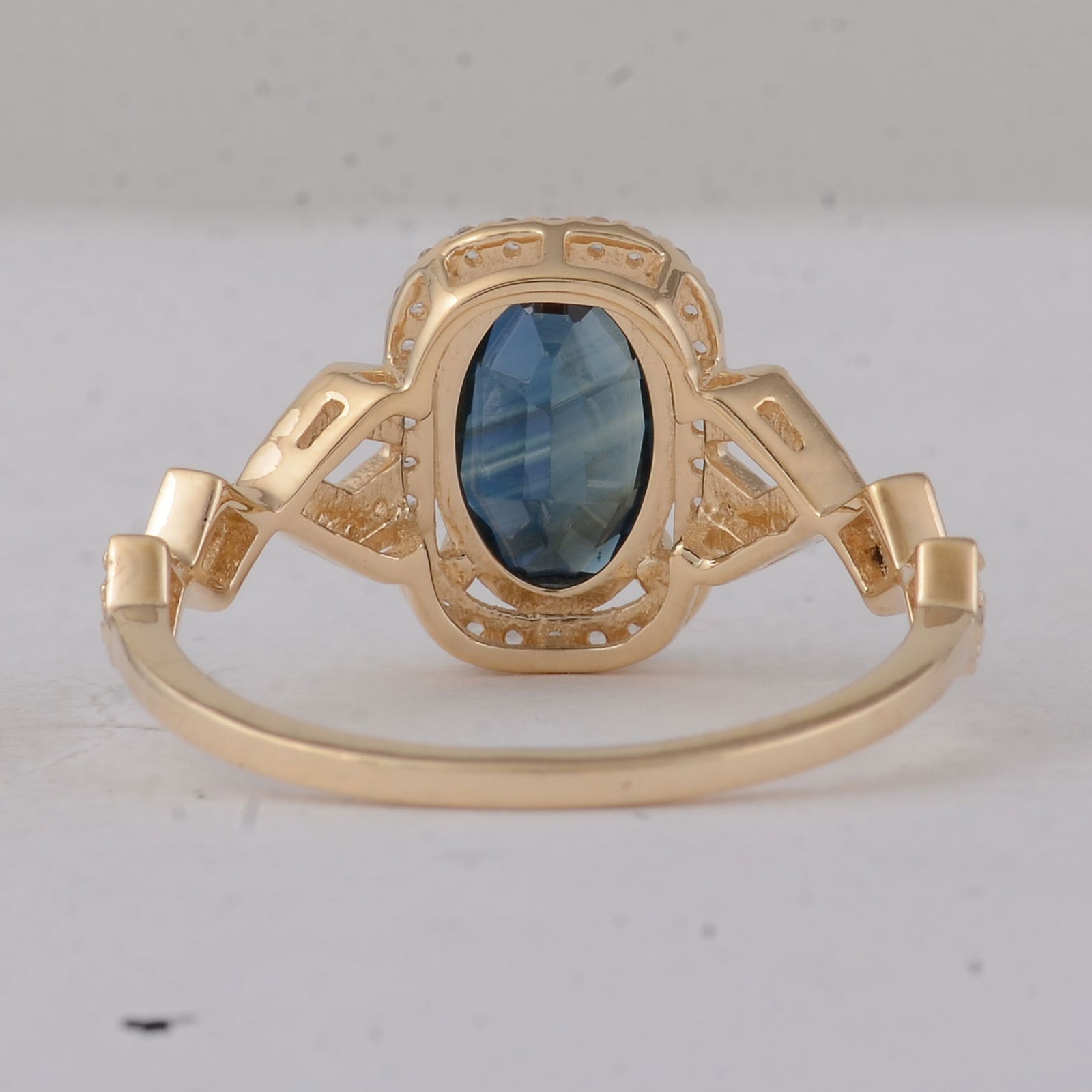 1.84 Ct Oval Sapphire 9K Gold Ring - 3