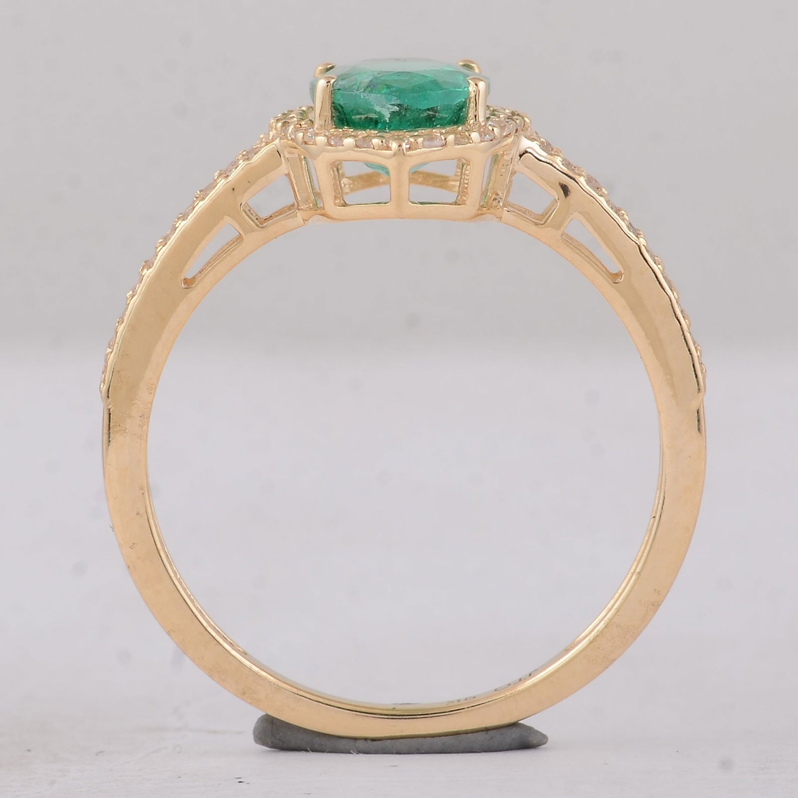 1.50 Ct Oval Emerald 9K Gold Ring - 4