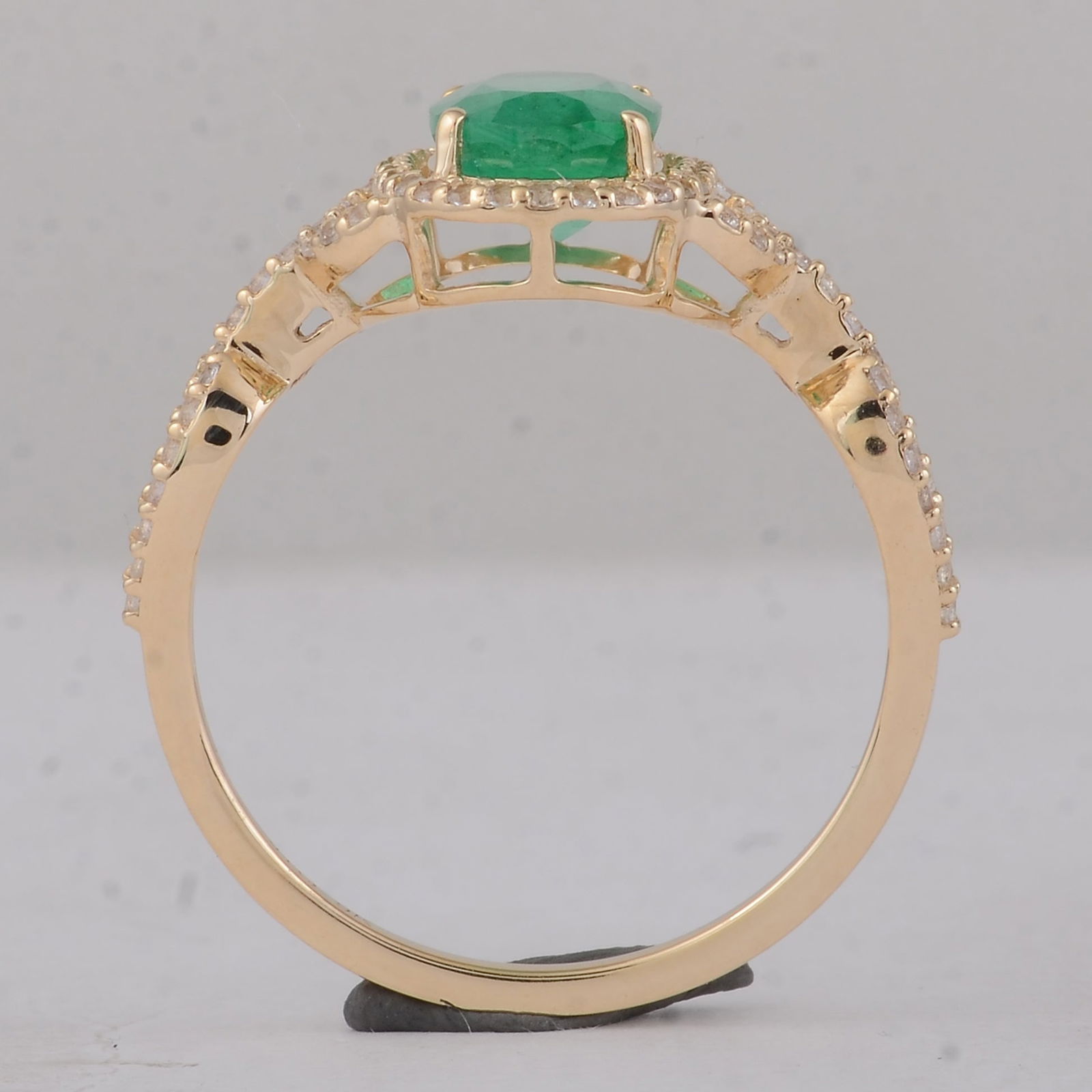 1.58 Ct Oval Emerald 9K Gold Ring - 3