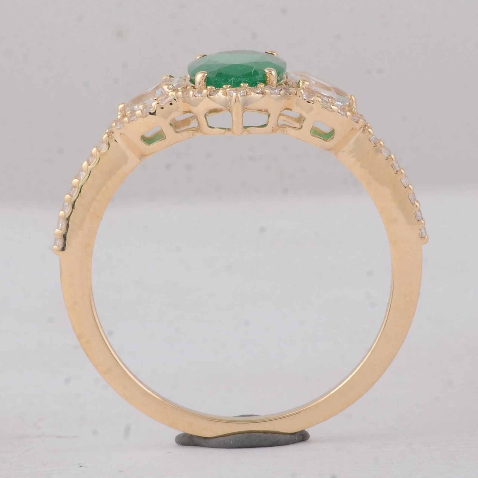 1.58 Ct Oval Emerald 9K Gold Ring - 4