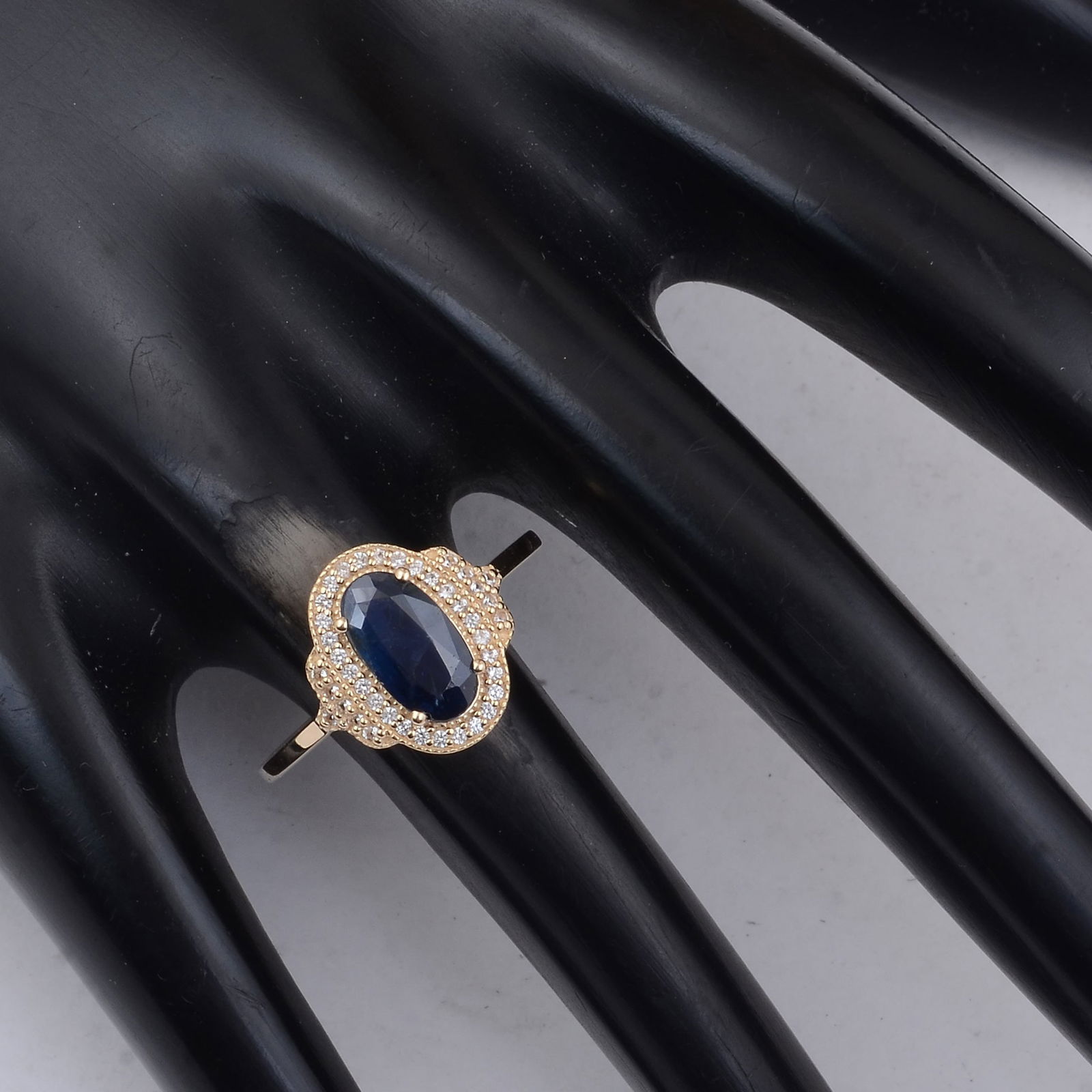 1.52 Ct Oval Sapphire 9K Gold Ring - 2