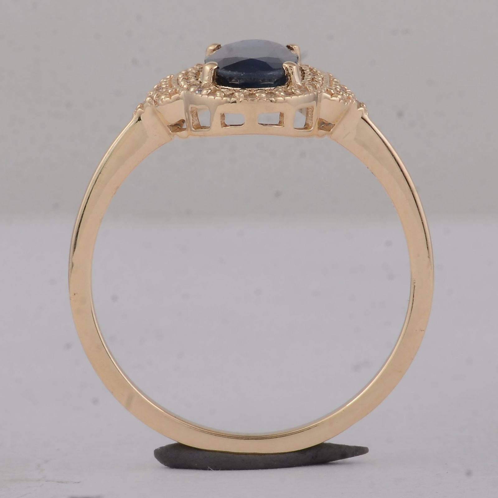 1.52 Ct Oval Sapphire 9K Gold Ring - 4