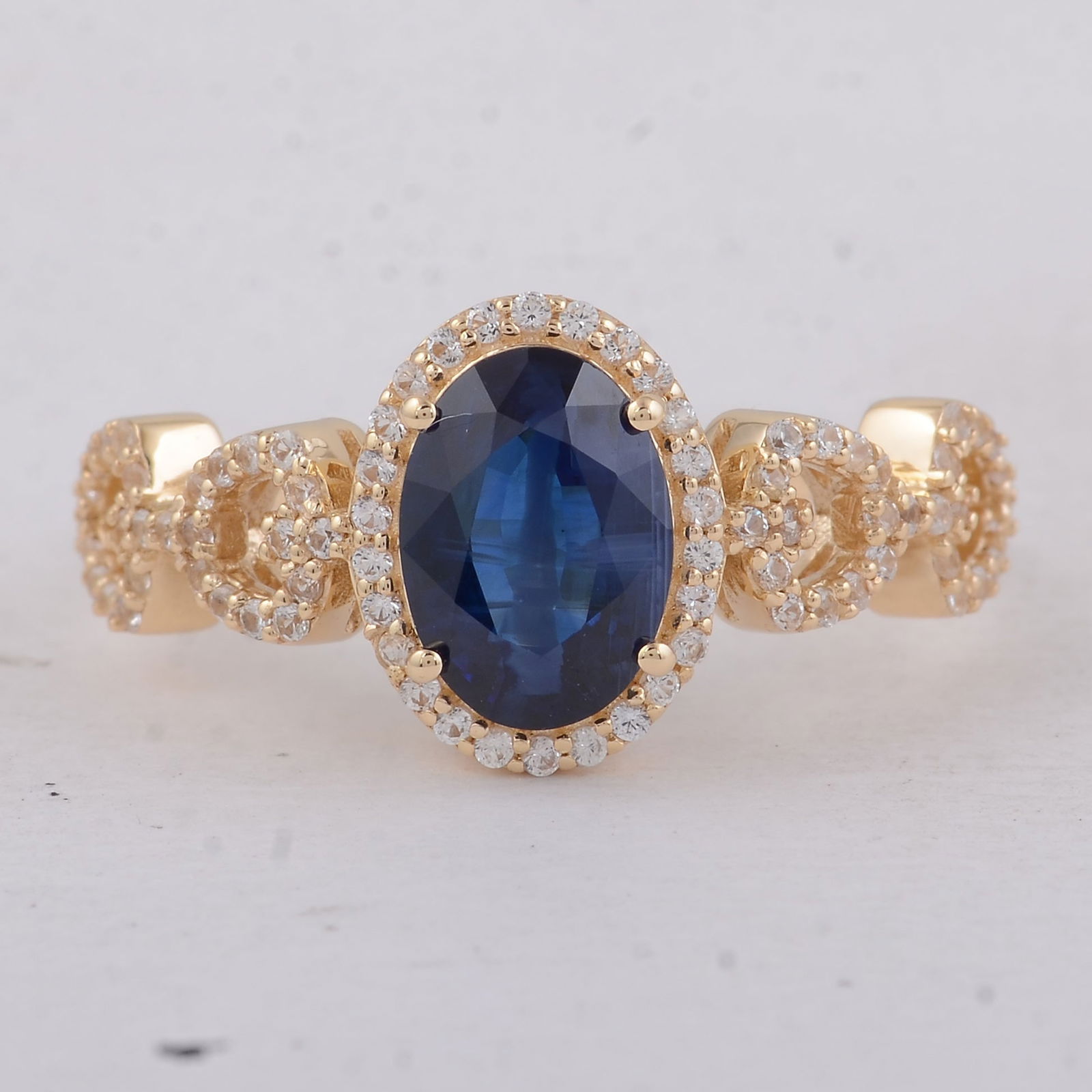 2.06 Ct Oval Sapphire 9K Gold Ring (1 of 5)