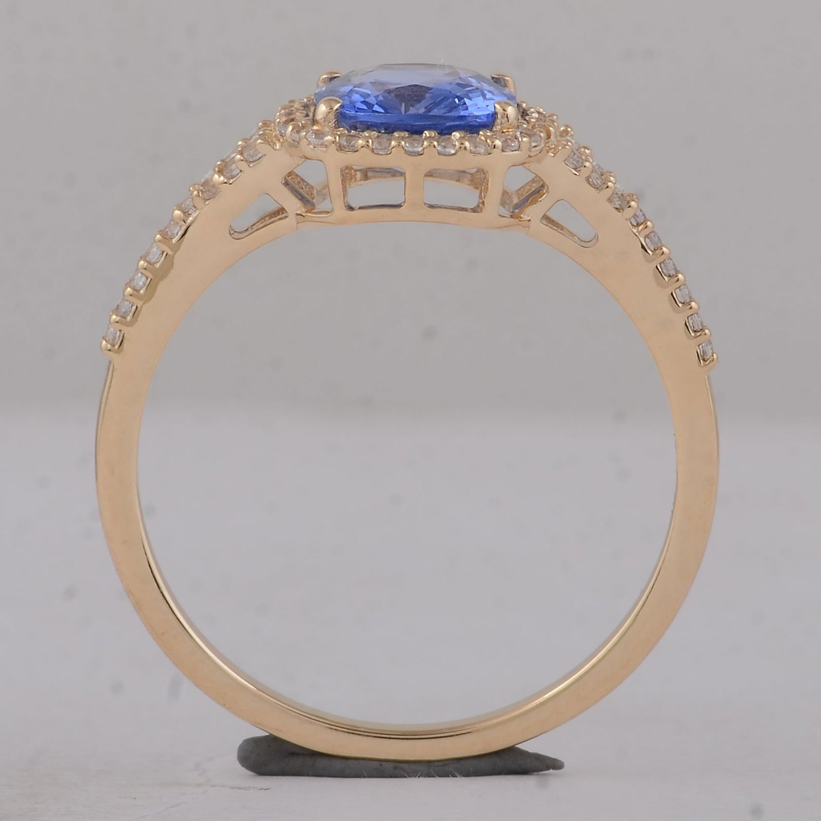 1.58 Ct Cushion Sapphire 9K Gold Ring - 3