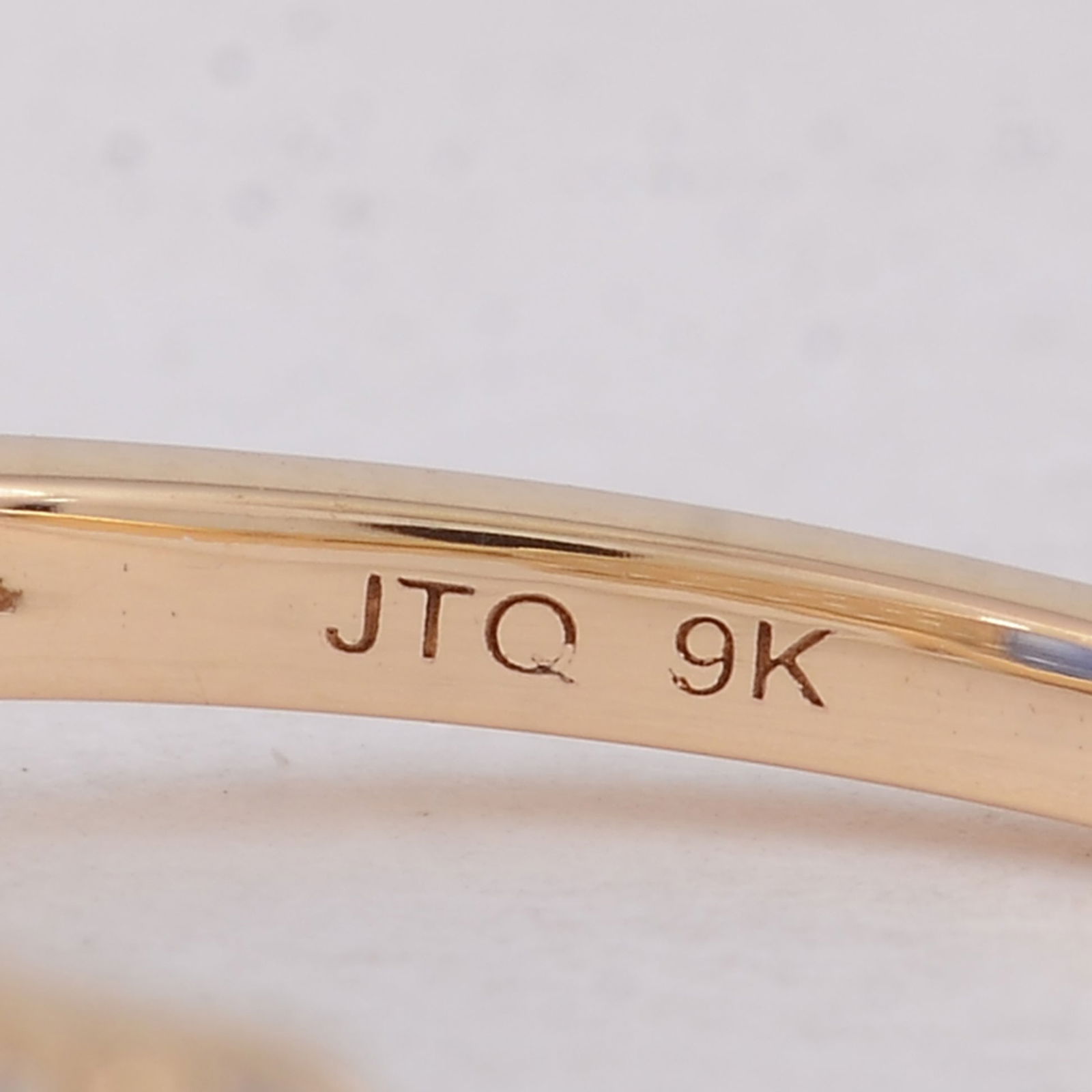 1.78 Ct Cushion Sapphire 9K Gold Ring - 5