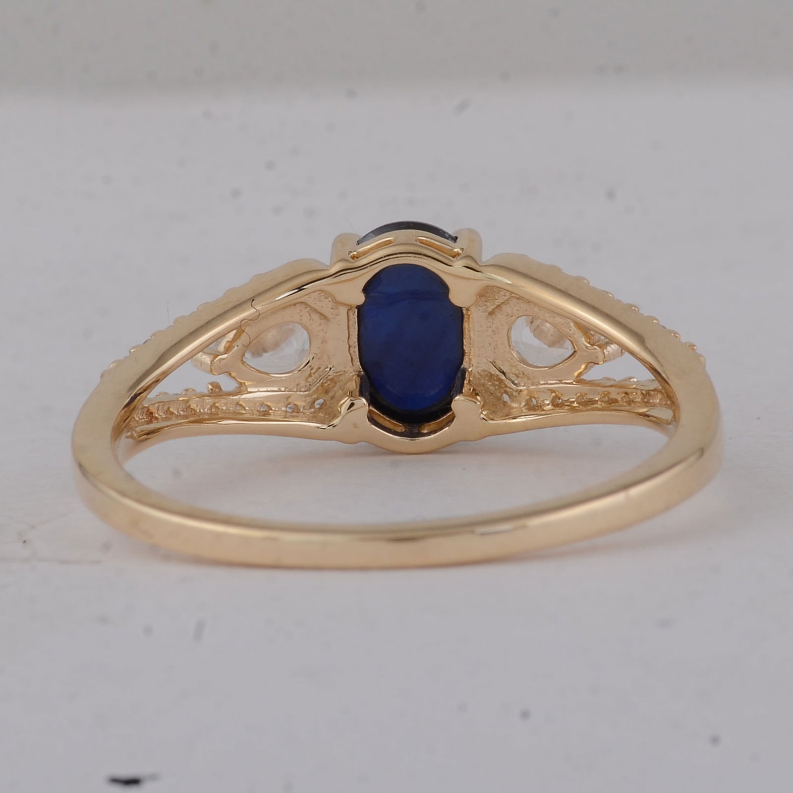 1.75 Ct Oval Sapphire 9K Gold Ring - 3