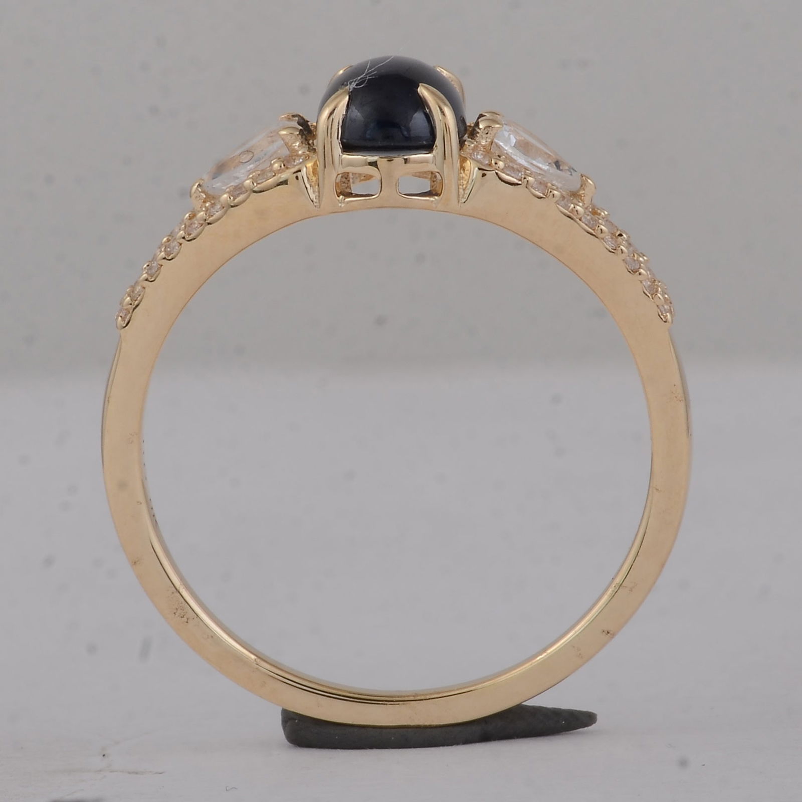 1.75 Ct Oval Sapphire 9K Gold Ring - 4