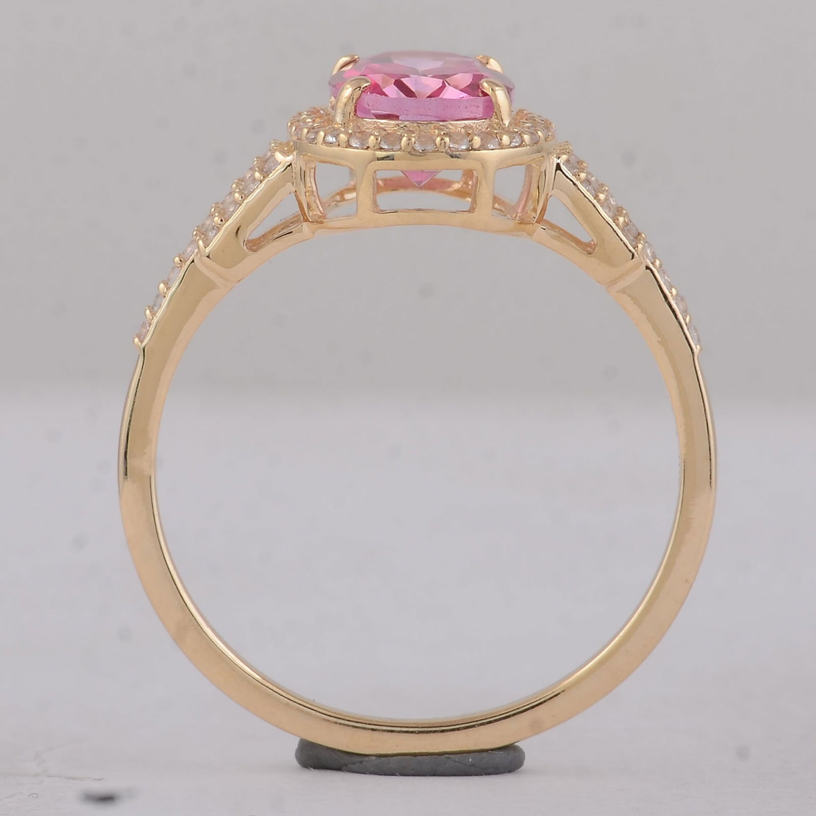 1.86 Ct Oval Pink Topaz 9K Gold Ring - 4