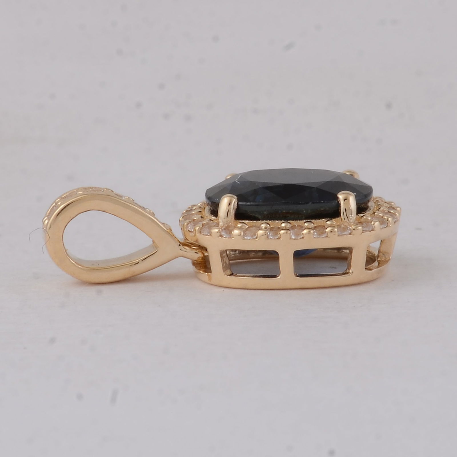 1.68 Ct Oval Emerald 9K Gold Pendant - 3