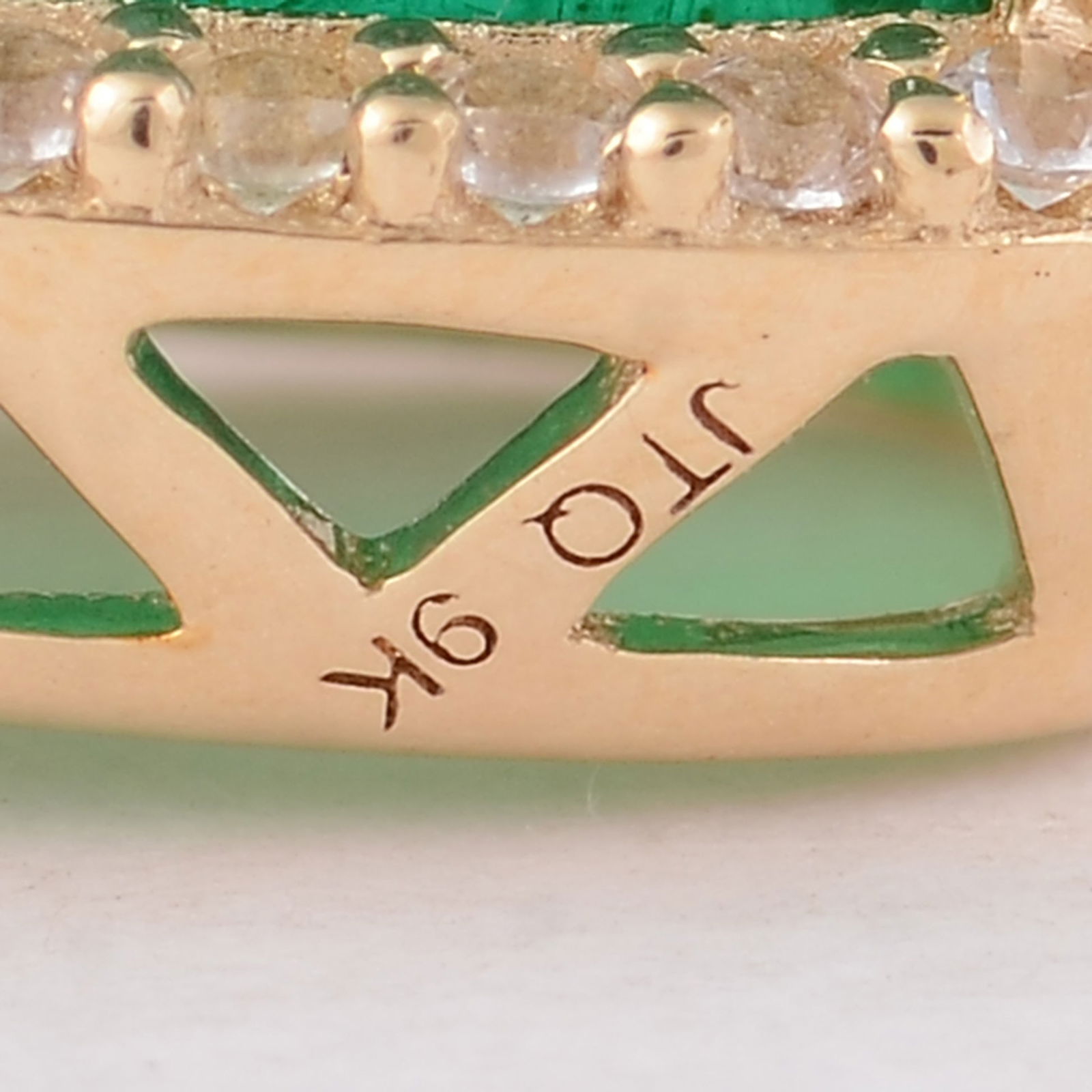 1.95 Ct Oval Emerald 9K Gold Pendant - 5