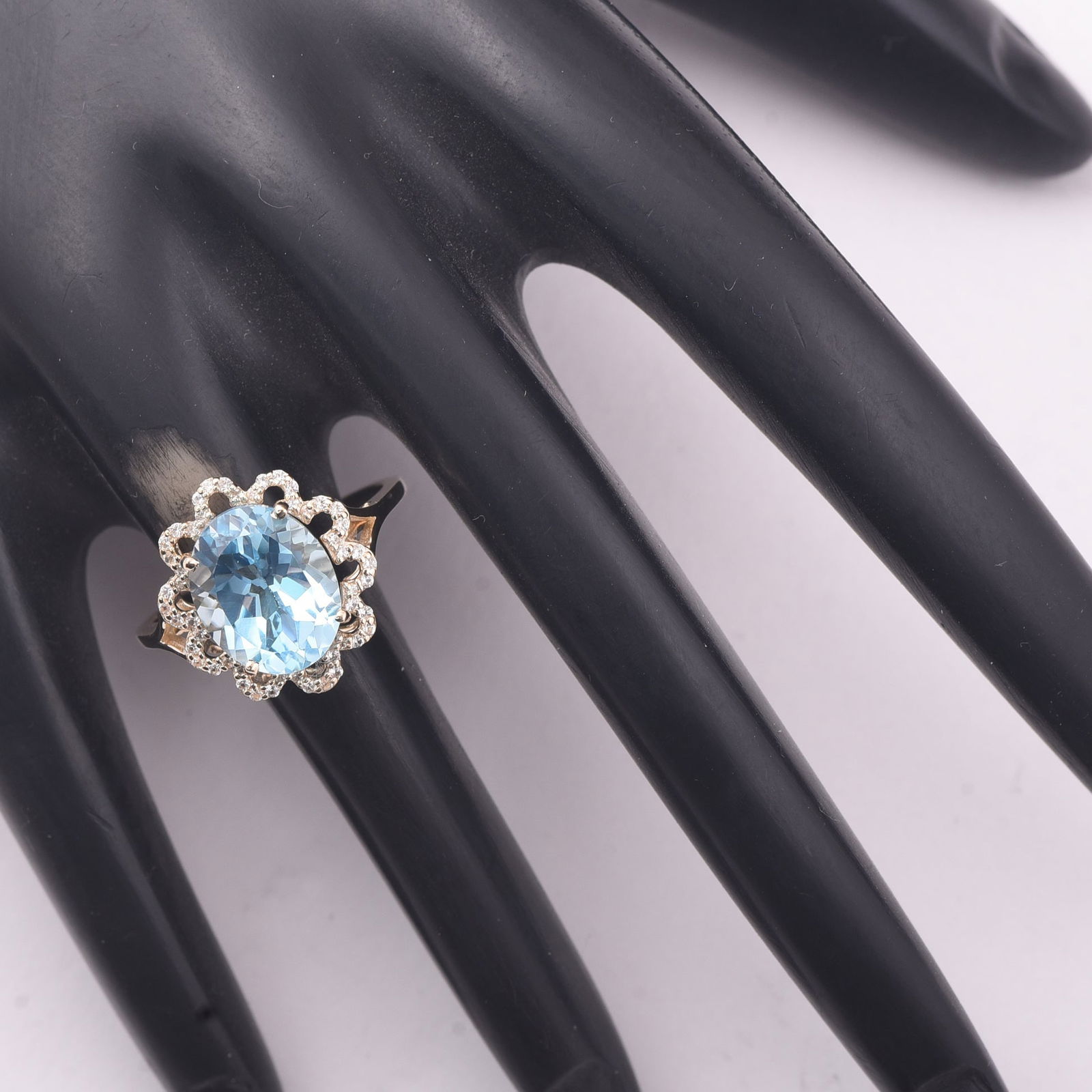 4.72 Ct Oval Blue Topaz 9K Gold Ring - 2