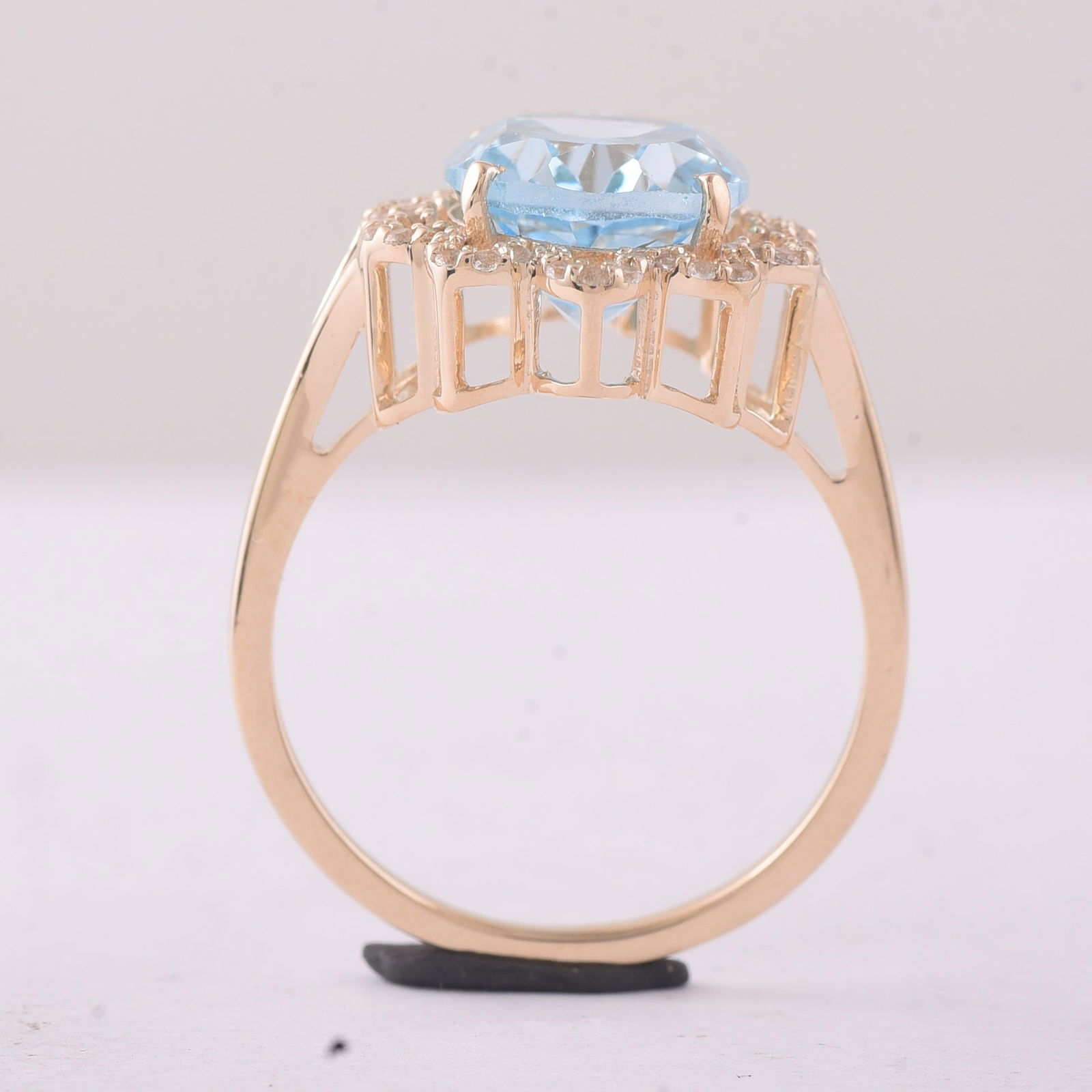 4.72 Ct Oval Blue Topaz 9K Gold Ring - 4