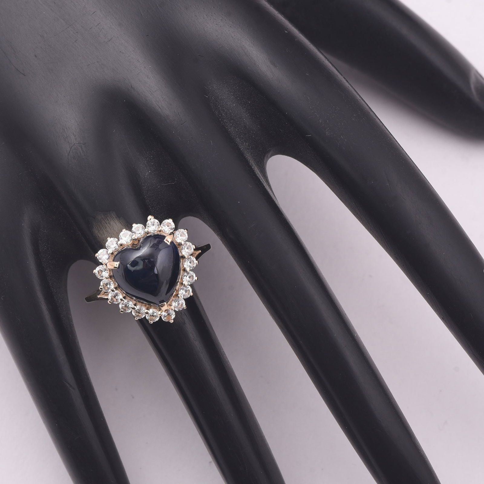 6.72 Ct Heart Sapphire 9K Gold Ring - 2