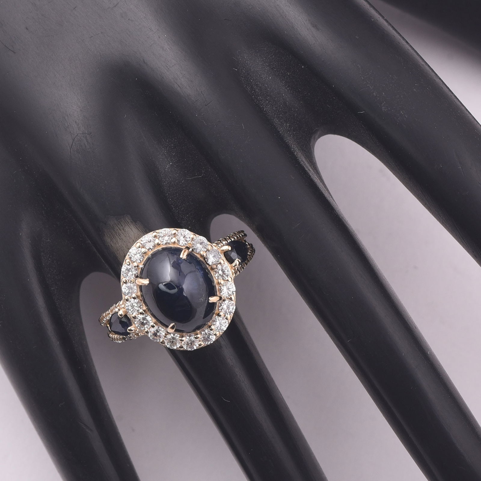 6.30 Ct Oval Sapphire 9K Gold Ring - 2