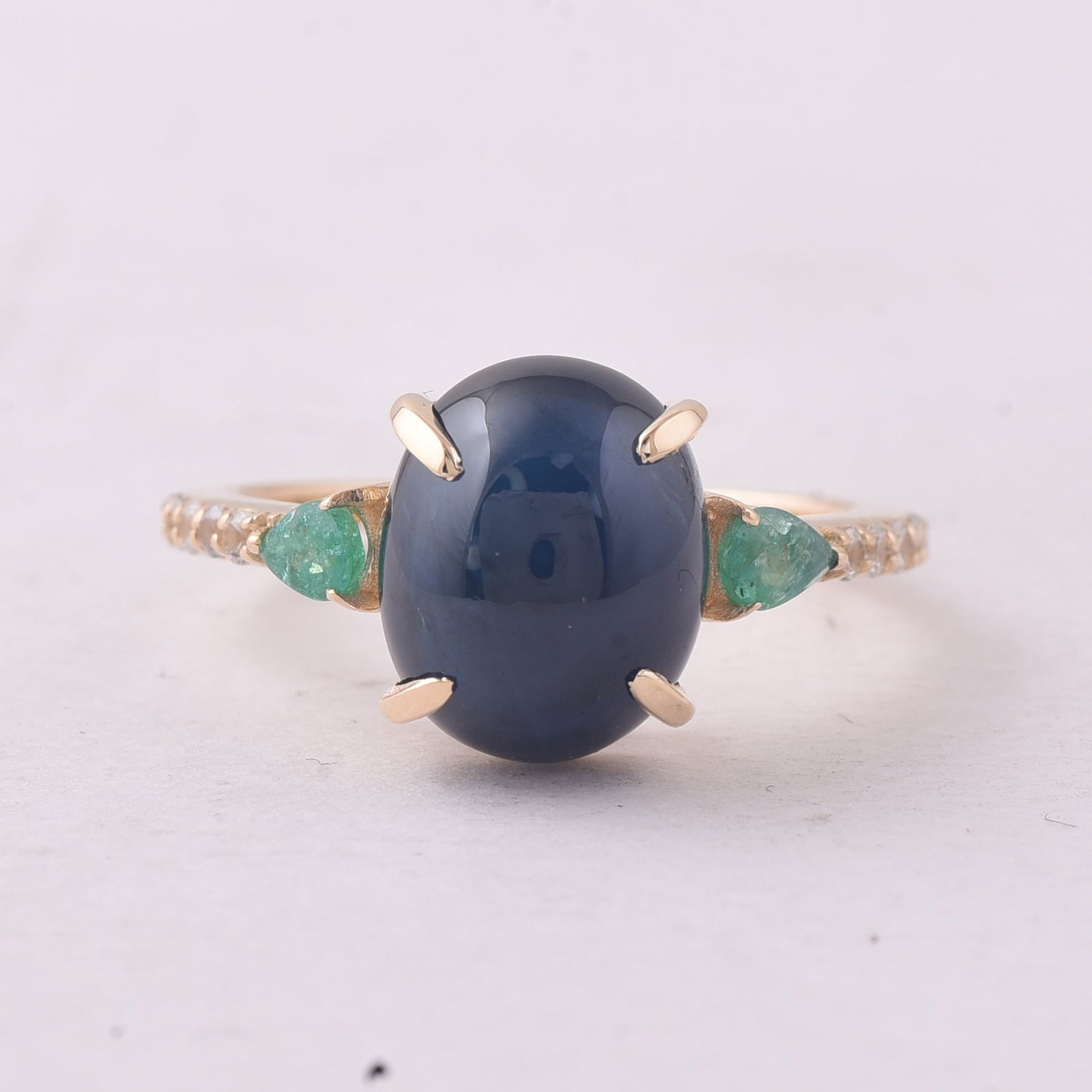 6.99 Ct Oval Sapphire 9K Gold Ring: 6.99 Total Carat Sapphire 9K Gold Ring Specifications - Total Weight 3.178 g - Center Gemstone Sapphire - Gemstone Carat Weight 6.54 Carats - Gemstone Measurements 11X9X6 mm - Additional Gemstones