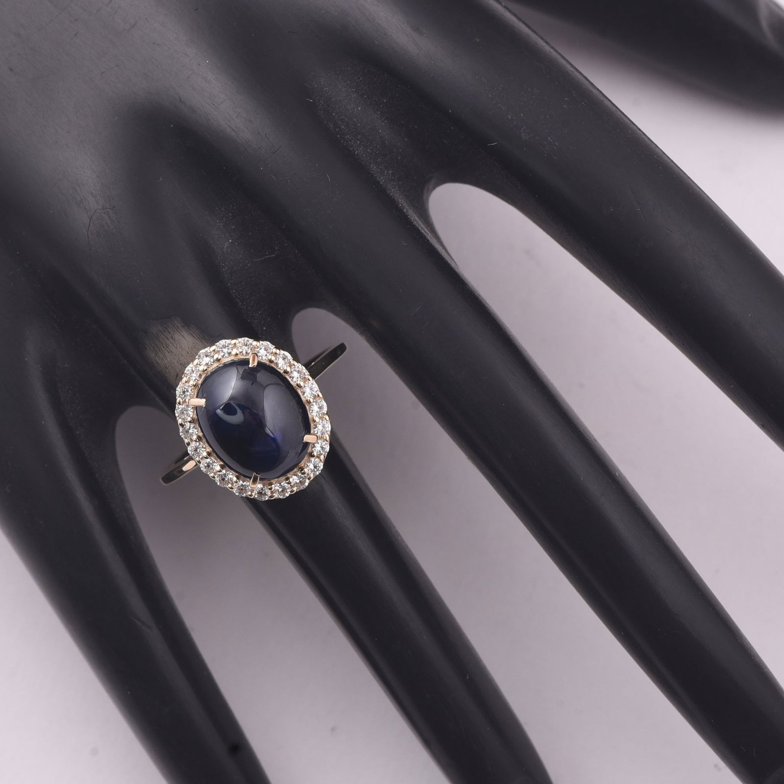 5.30 Ct Oval Sapphire 9K Gold Ring - 2