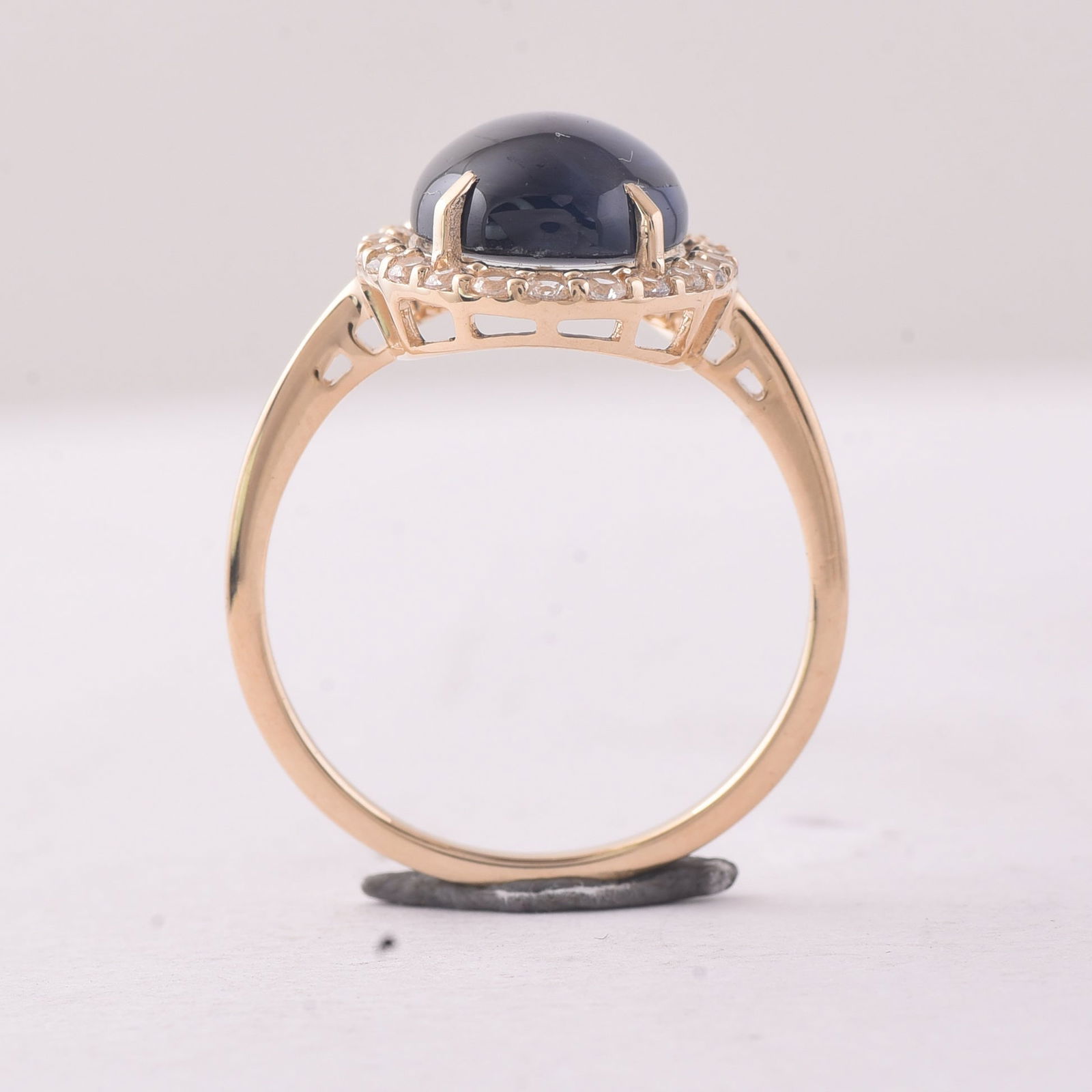 5.30 Ct Oval Sapphire 9K Gold Ring - 3