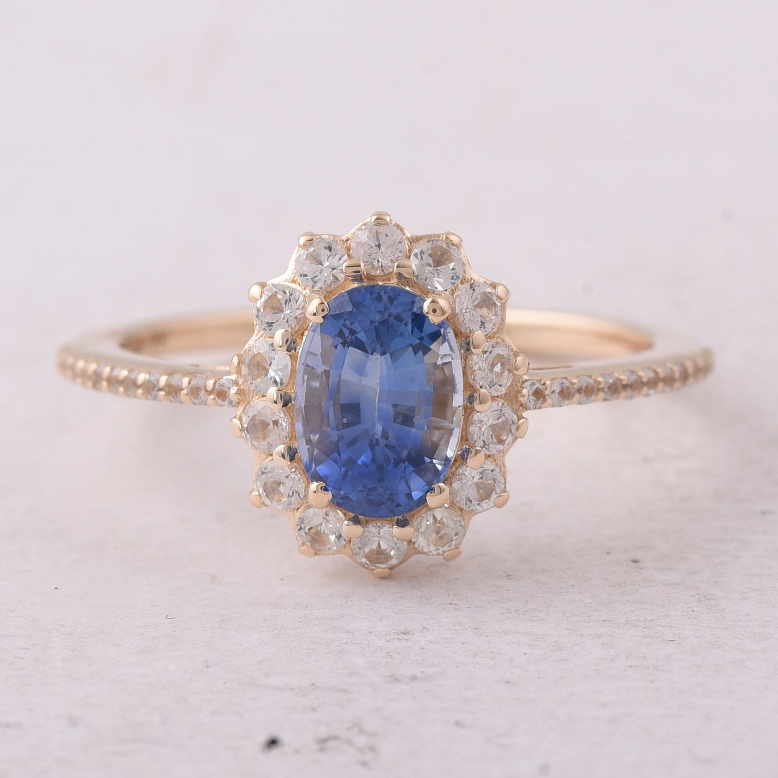 1.80 Ct Oval Sapphire 9K Gold Ring (1 of 5)