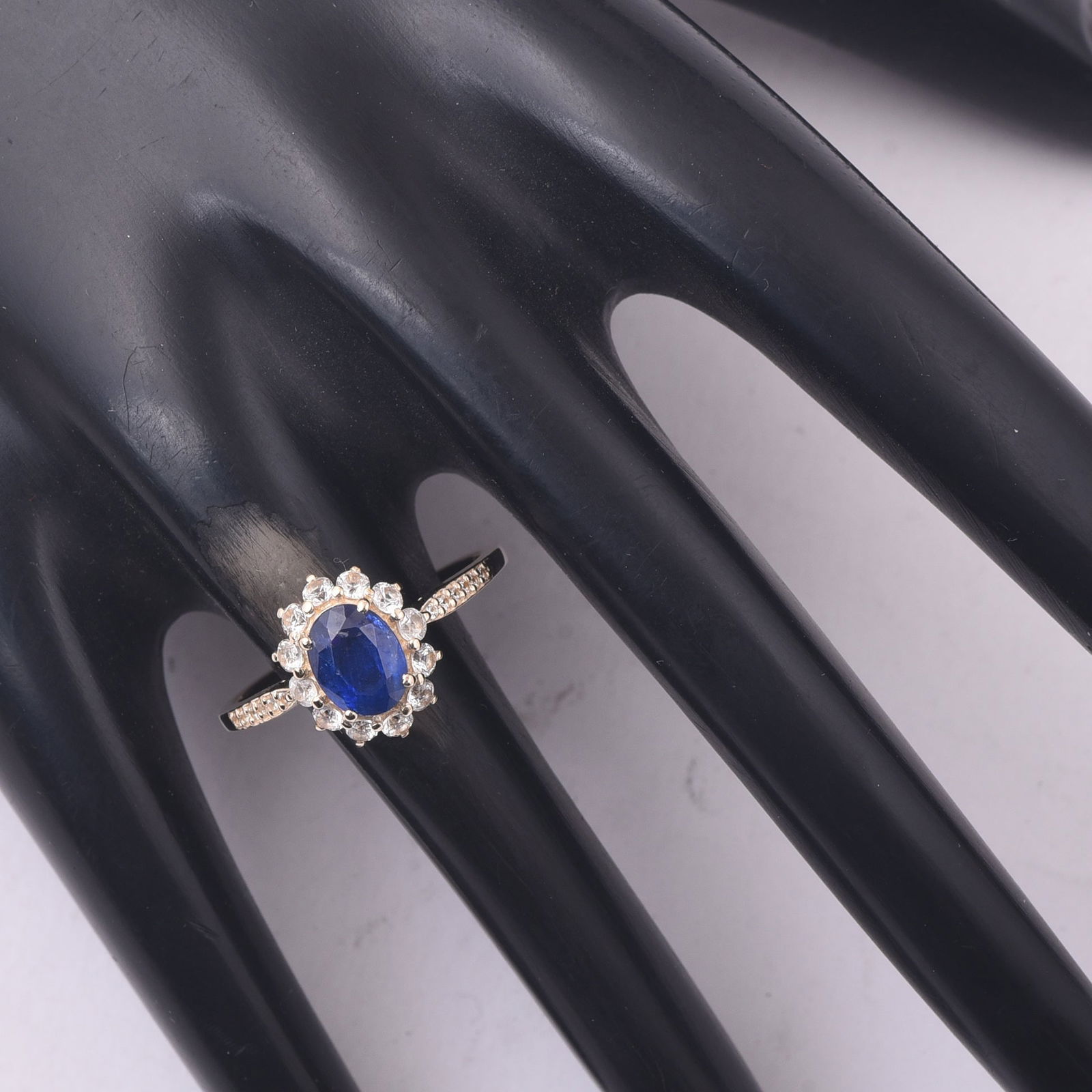 1.87 Ct Oval Sapphire 9K Gold Ring - 2