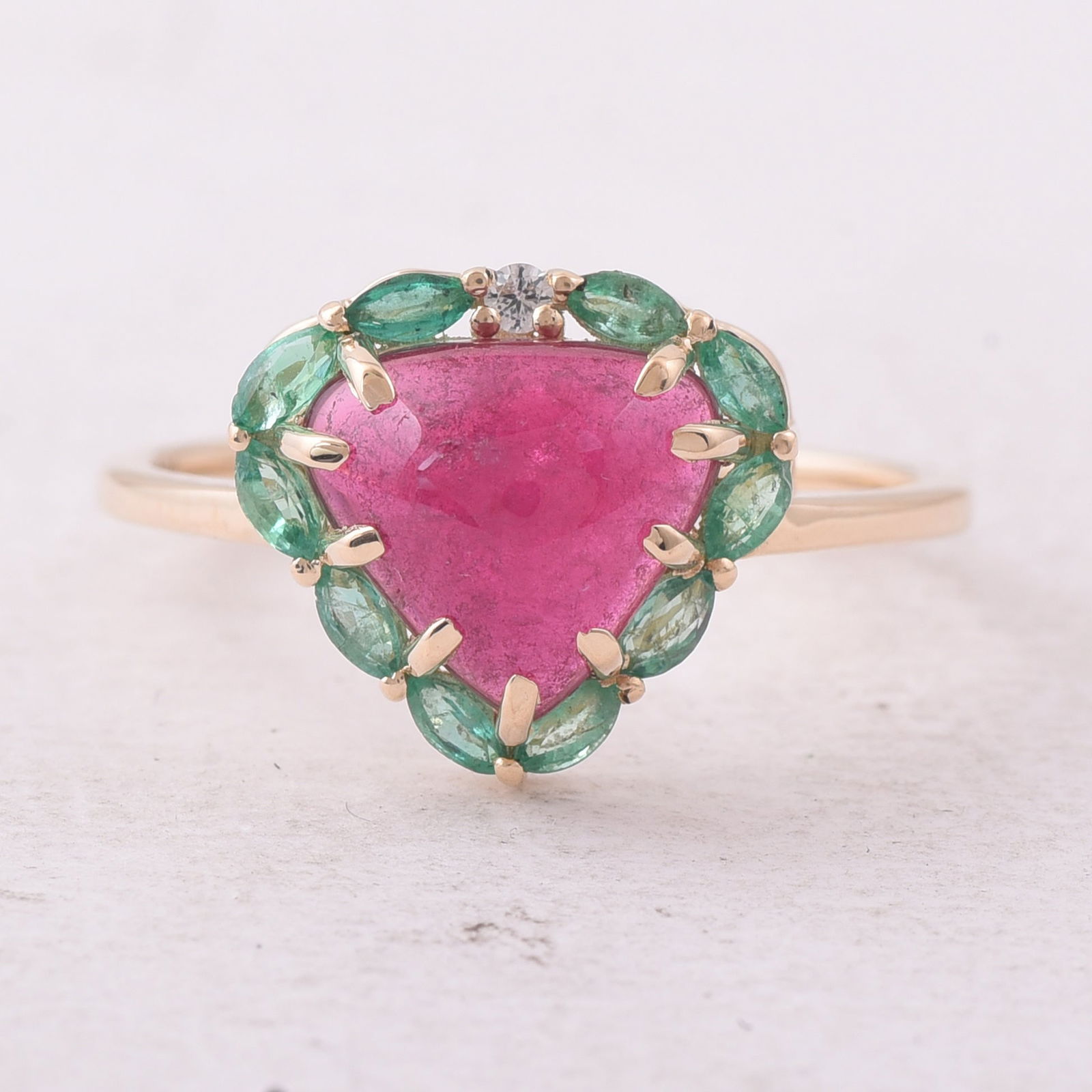 2.65 Ct Heart Tourmaline 9K Gold Ring: 2.65 Total Carat Tourmaline 9K Gold Ring Specifications - Total Weight 2 g - Center Gemstone Tourmaline - Gemstone Carat Weight 2.3 Carats - Gemstone Measurements 8.50X9.30X4.20 mm - Additional Gemsto