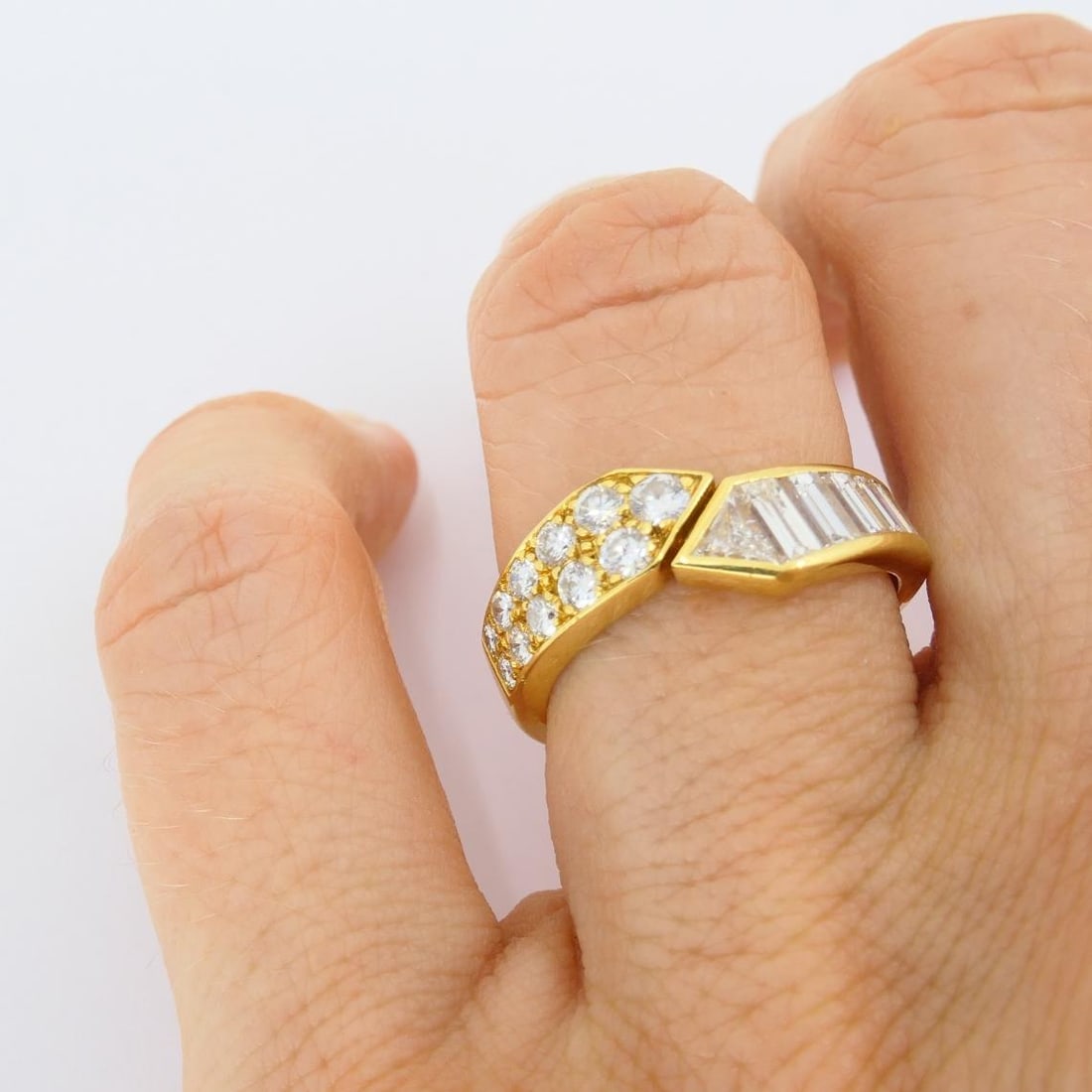 Van Cleef & Arpels 18K Gold Diamond Bypass Ring - 9