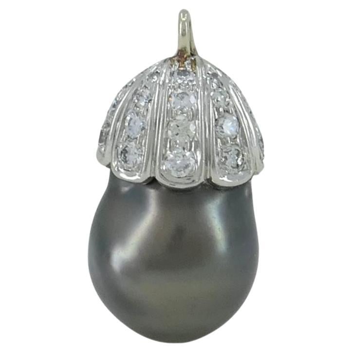 14k White Gold Tahitian Pearl Diamond Necklace Enhancer Pendant: About the Item This 14k white gold Tahitian pearl necklace enhancer pendant combines timeless design with versatile wear. The piece features a lustrous black Tahitian pearl accented by a scalloped whi