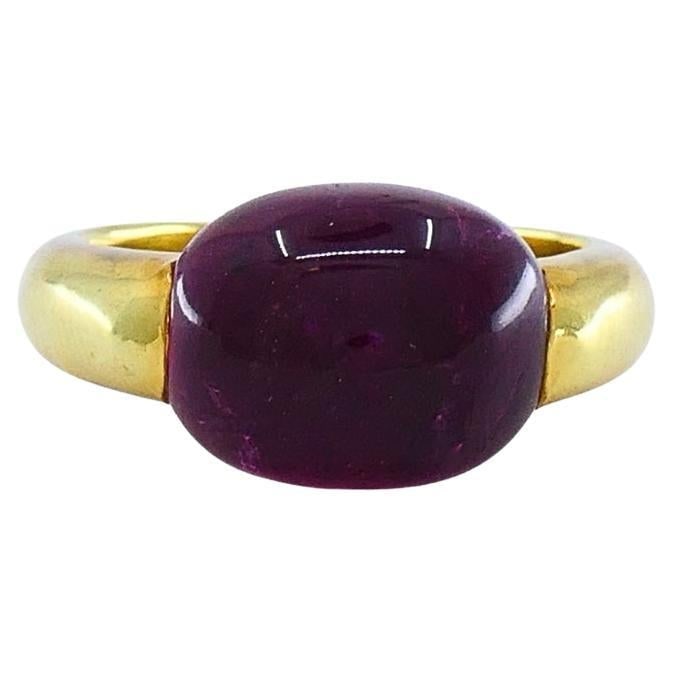 Vintage Tourmaline Ring 18k Gold Estate Jewelry: About the Item This vintage ring is crafted in 18k yellow gold and features a deep purple cabochon tourmaline at its center. The tourmaline has a smooth, rounded surface typical of cabochon cuts, givi
