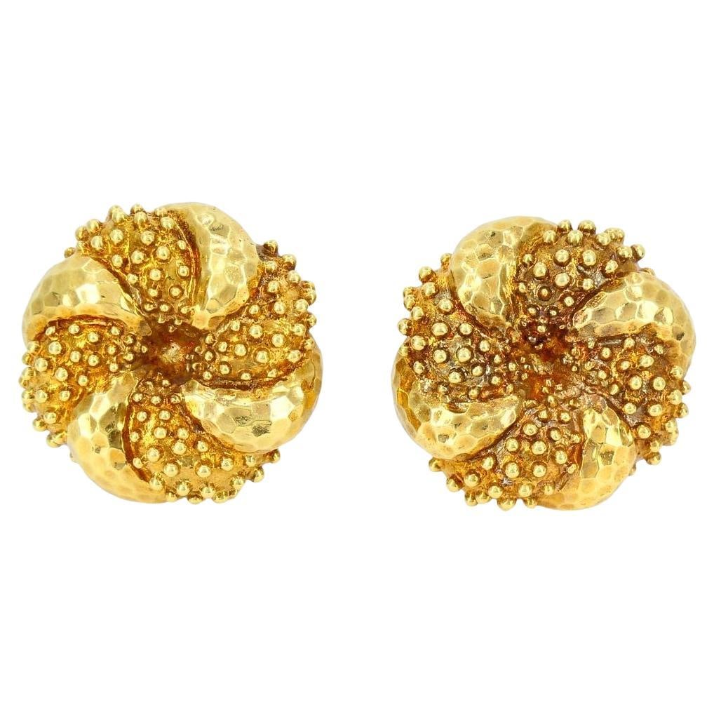 Vintage Wander 18k Gold Floral Clip-on Earrings: About the Item This pair of vintage 18k yellow gold earrings by Wander, formerly known as Wander & Fils, showcases the brand’s signature craftsmanship rooted in mid-century French design. Featur