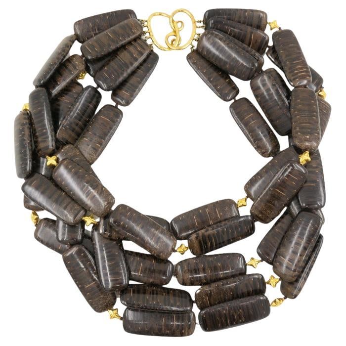 Verdura Multi-Strand Necklace Wood 18k Gold: About the Item This wood Verdura necklace takes an unexpected material and turns it into something with both presence and personality. The design features rows of oblong, glossy wooden beads with a